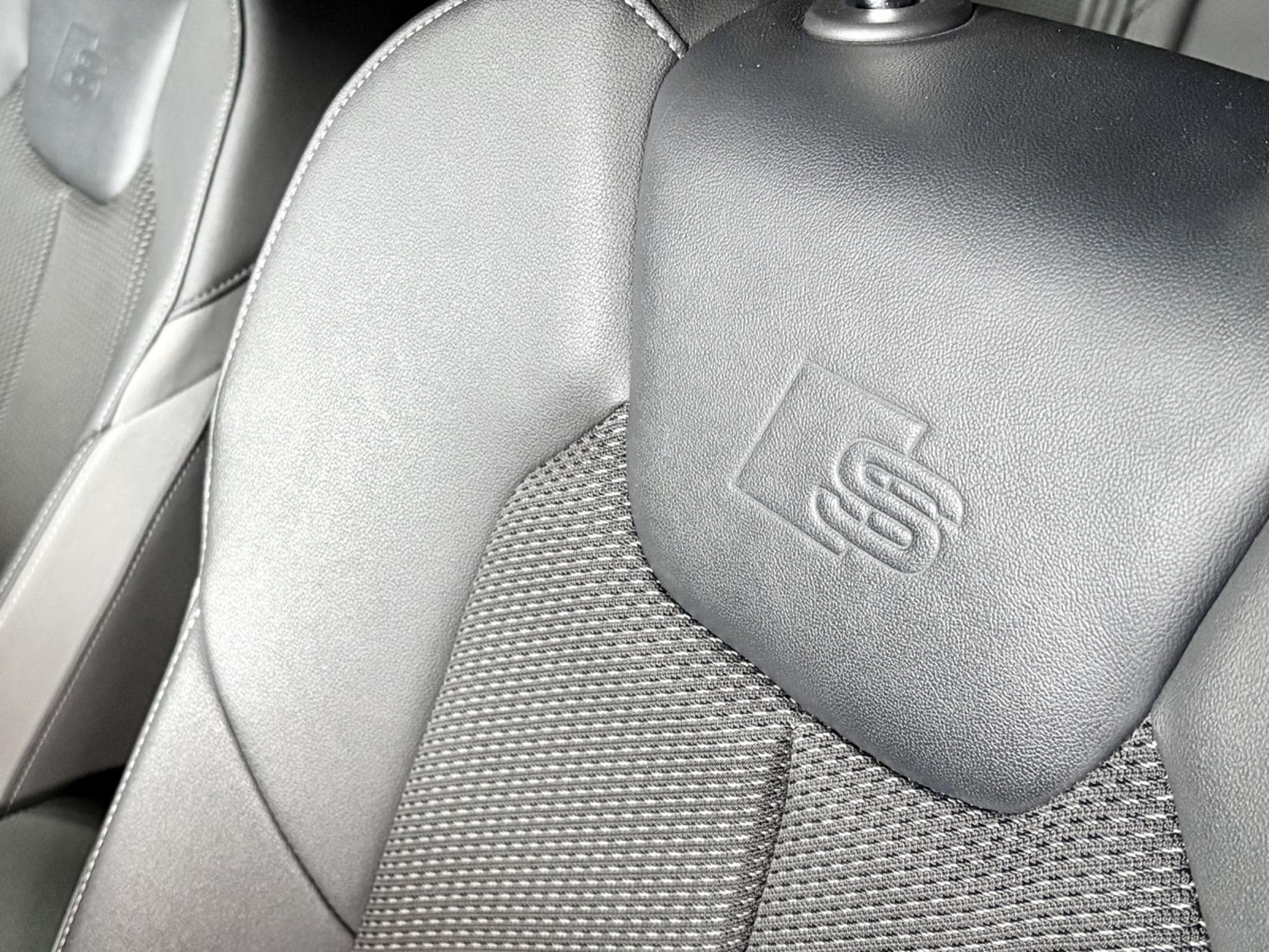Audi A1 Sportback 40 TFSI S-Line (2019) - Photo 8