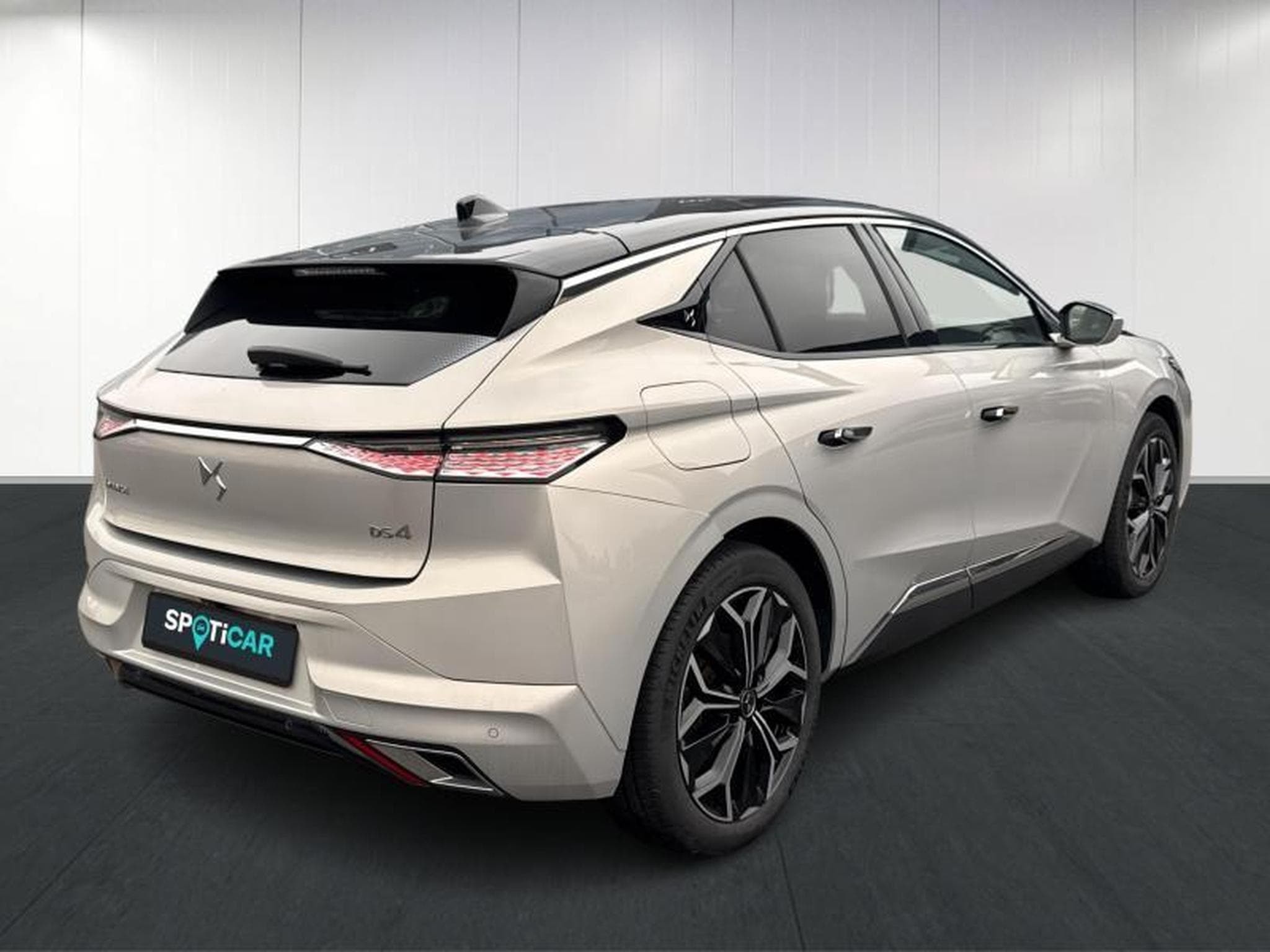 DS Automobiles DS4 Rivoli E-Tense 225 (2021) - Photo 4