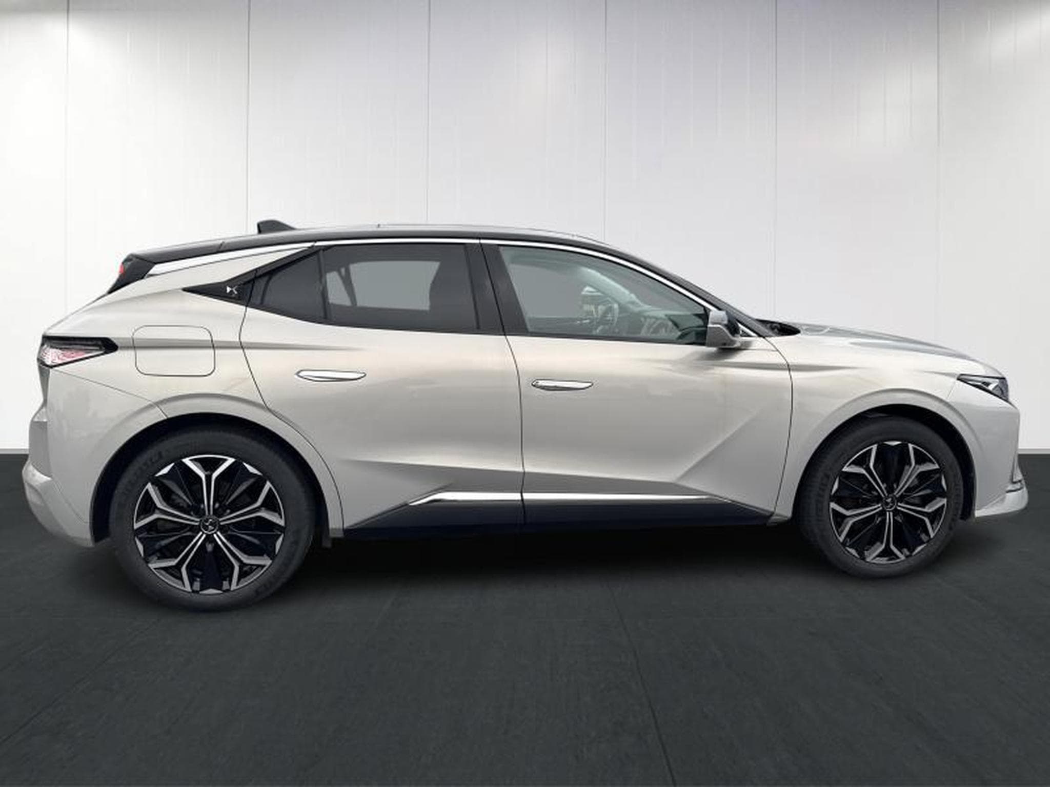 DS Automobiles DS4 Rivoli E-Tense 225 (2021) - Photo 8