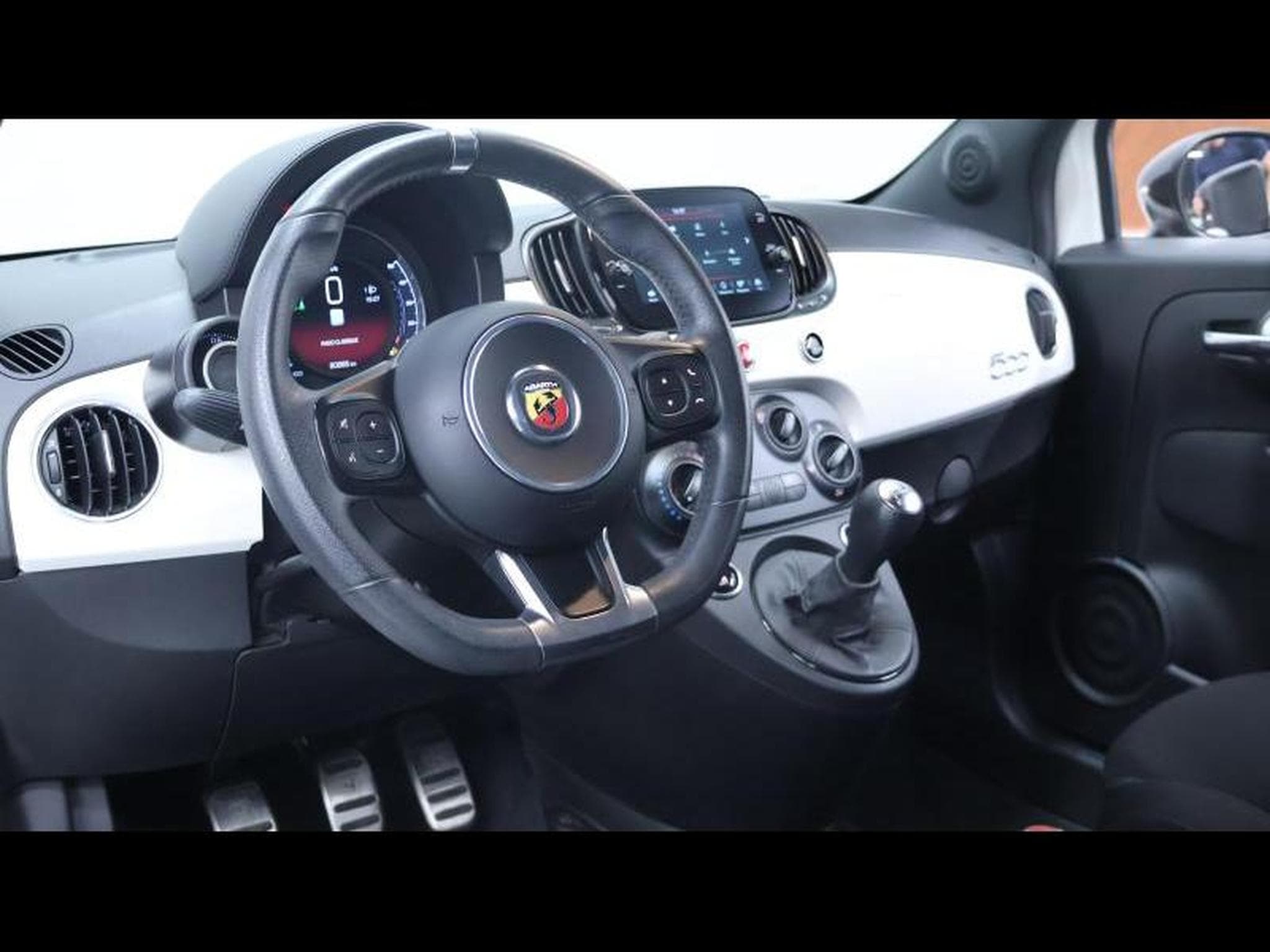 Abarth 500 C 1.4T-JET 145 cv Boite manuelle (2022) - Photo 18