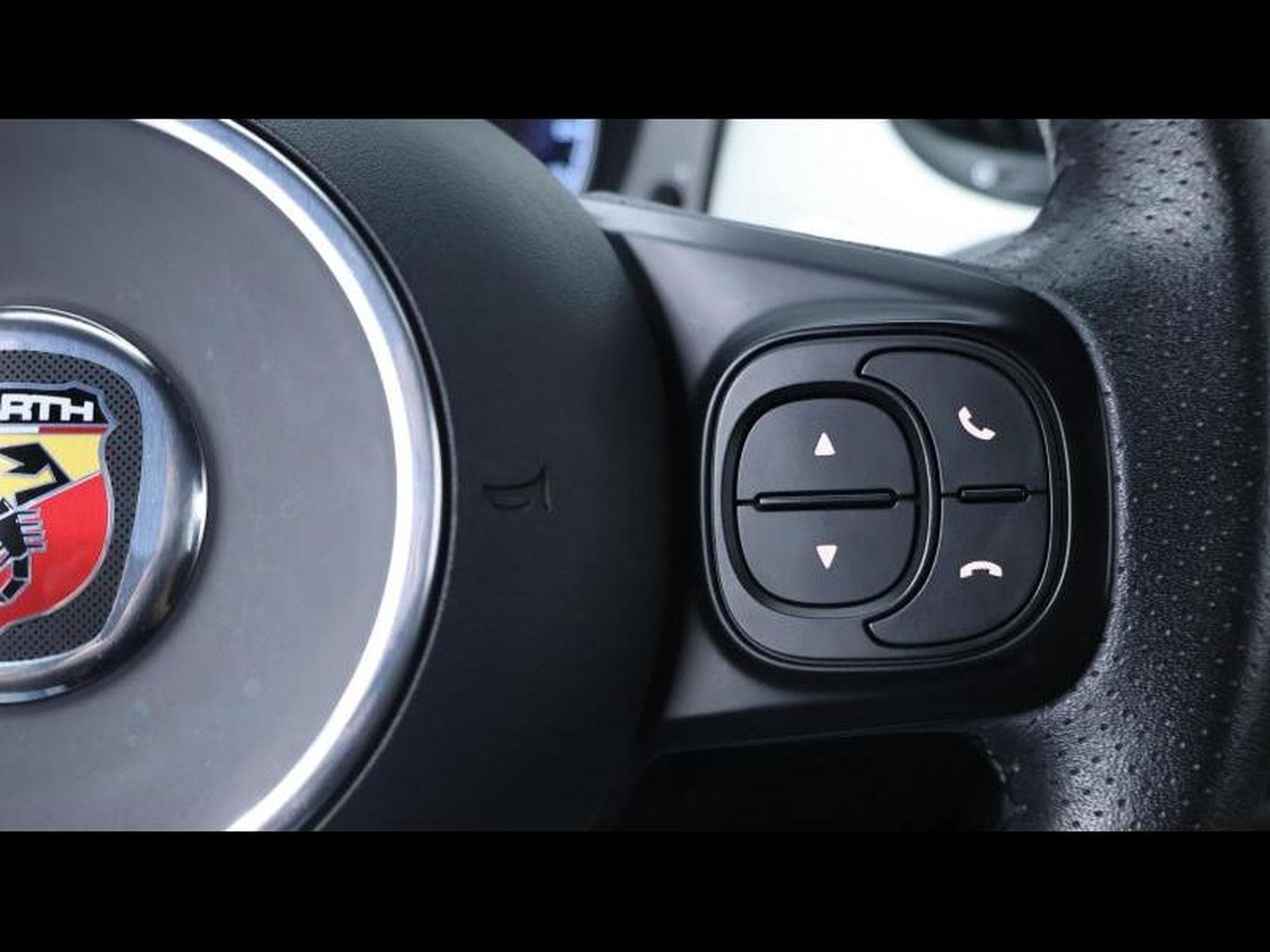 Abarth 500 C 1.4T-JET 145 cv Boite manuelle (2022) - Photo 23