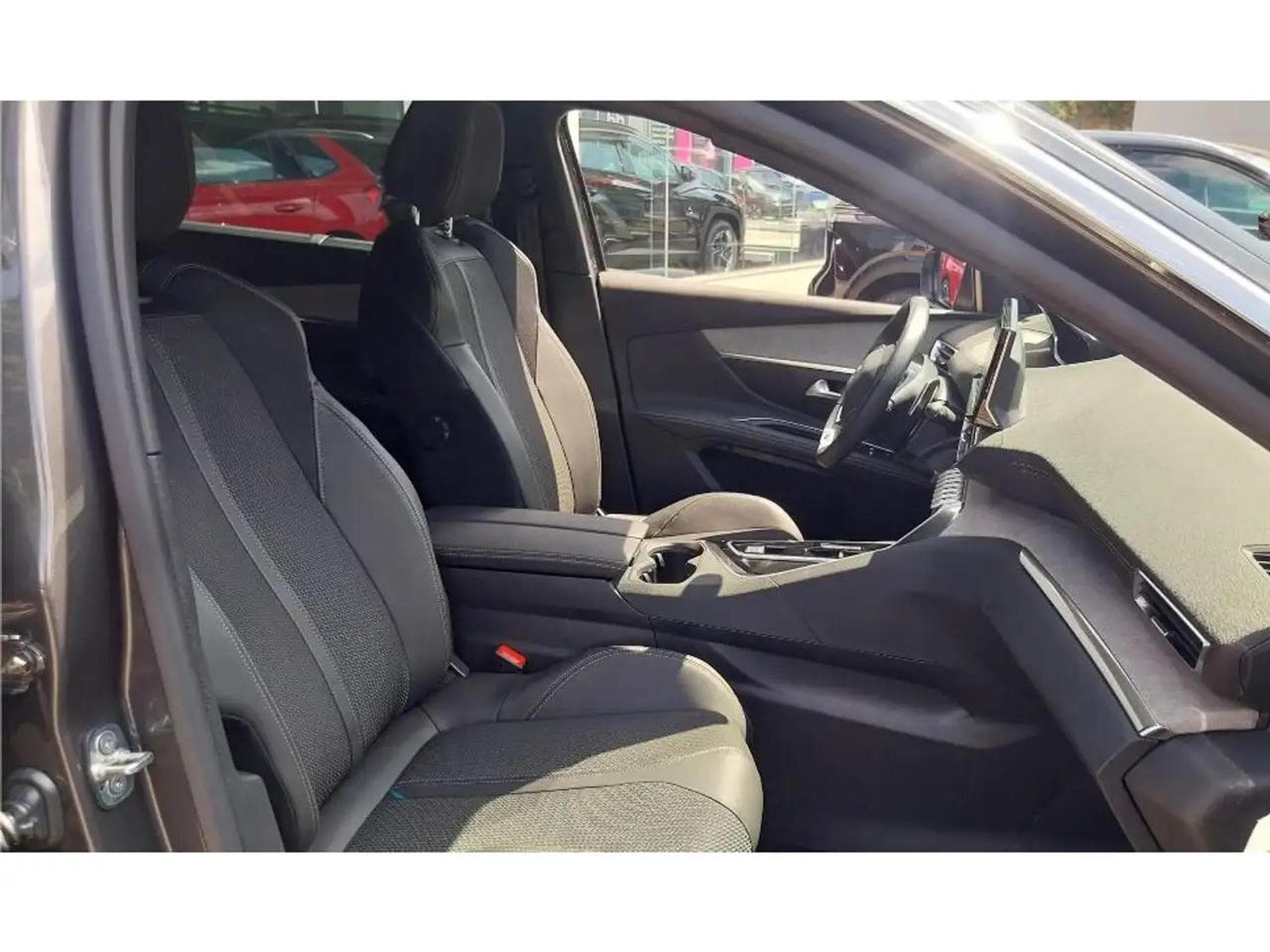 Peugeot 5008 (2024) - Photo 8