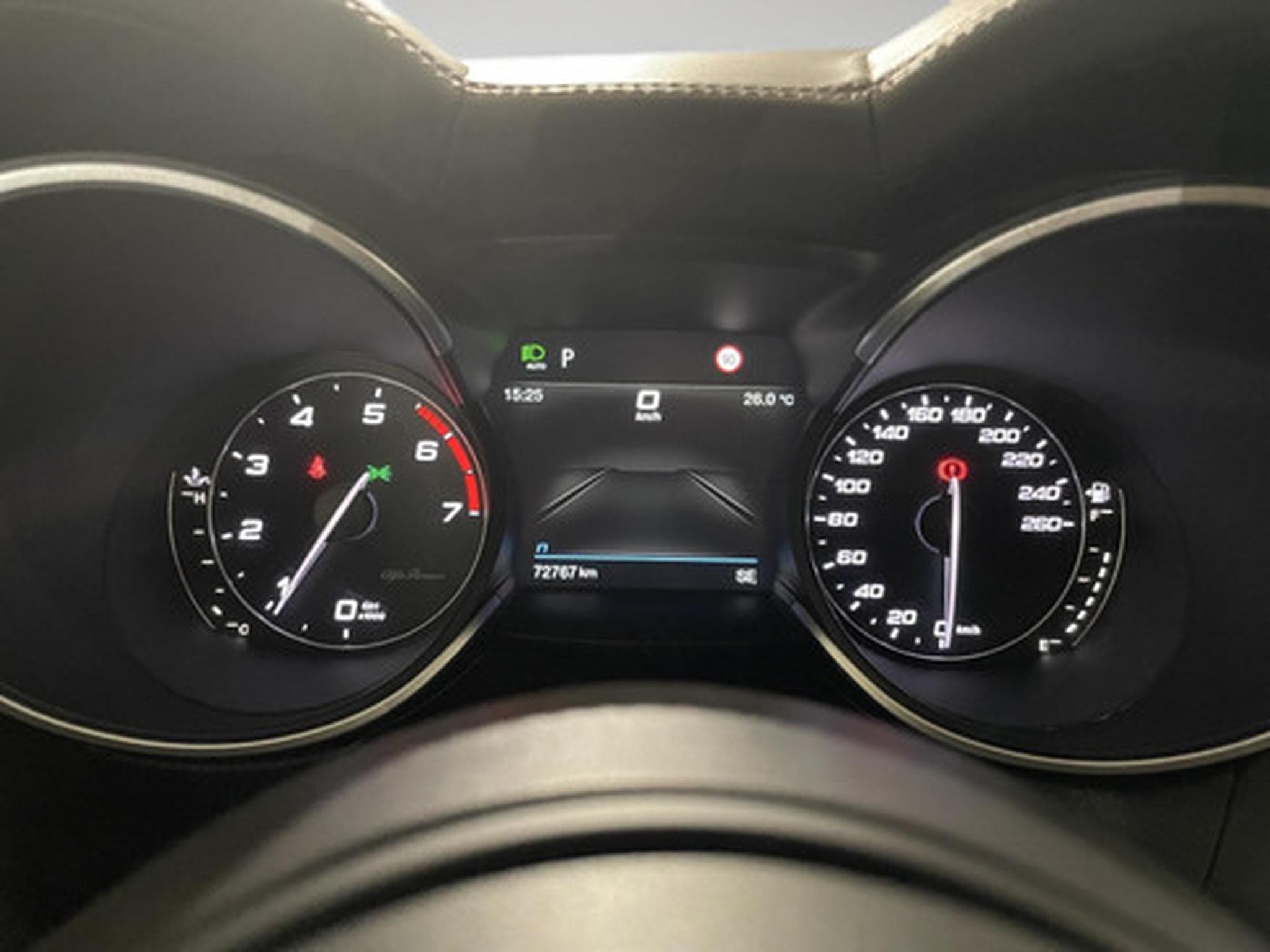 Alfa-Romeo Stelvio 2.0 280 GT Junior Ocra AWD (2022) - Photo 2