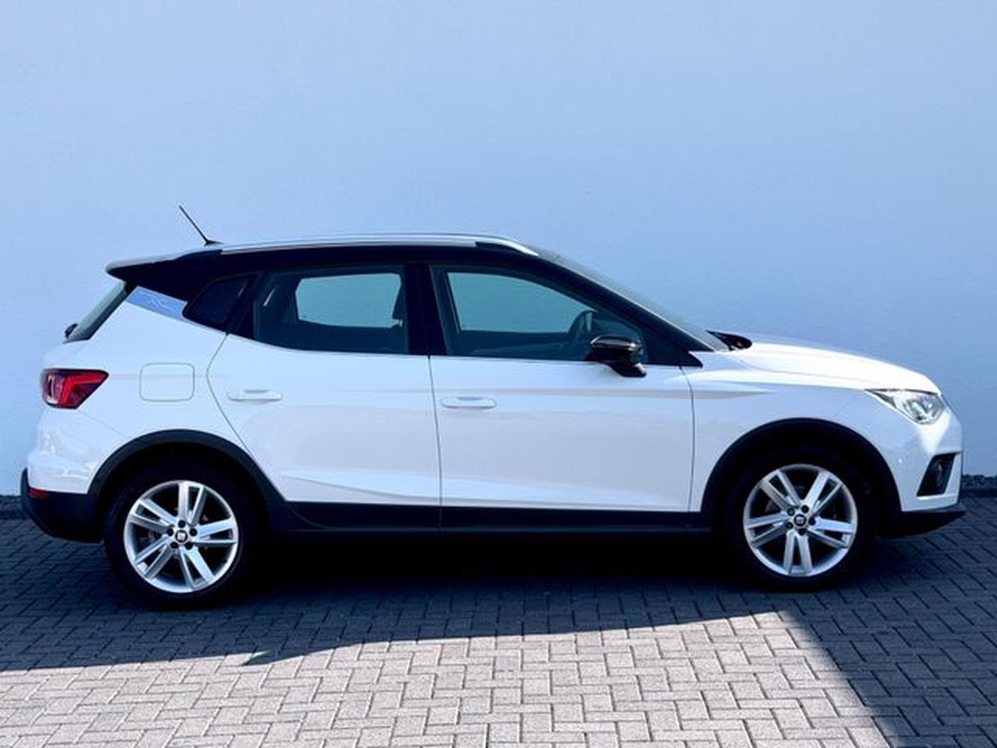 Seat Arona Arona FR  /AUTOMATIK/NAVI/CAM/1.HAND/GARANTIE/ (2020) - Photo 4