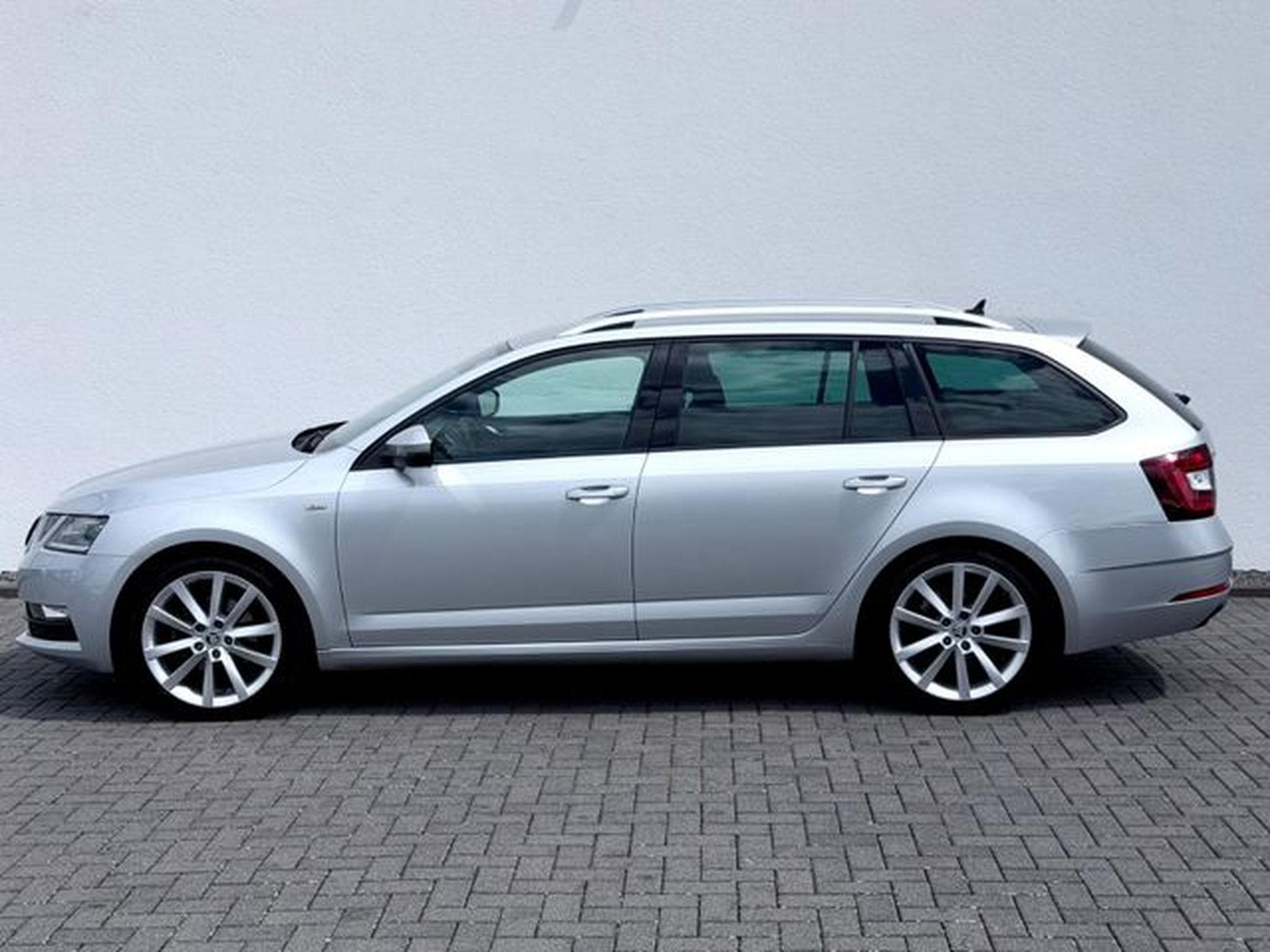 Skoda Octavia Octavia Combi 1.5 TSI DSG /NAVI/LED/ACC/CARPLAY/ (2019) - Photo 8