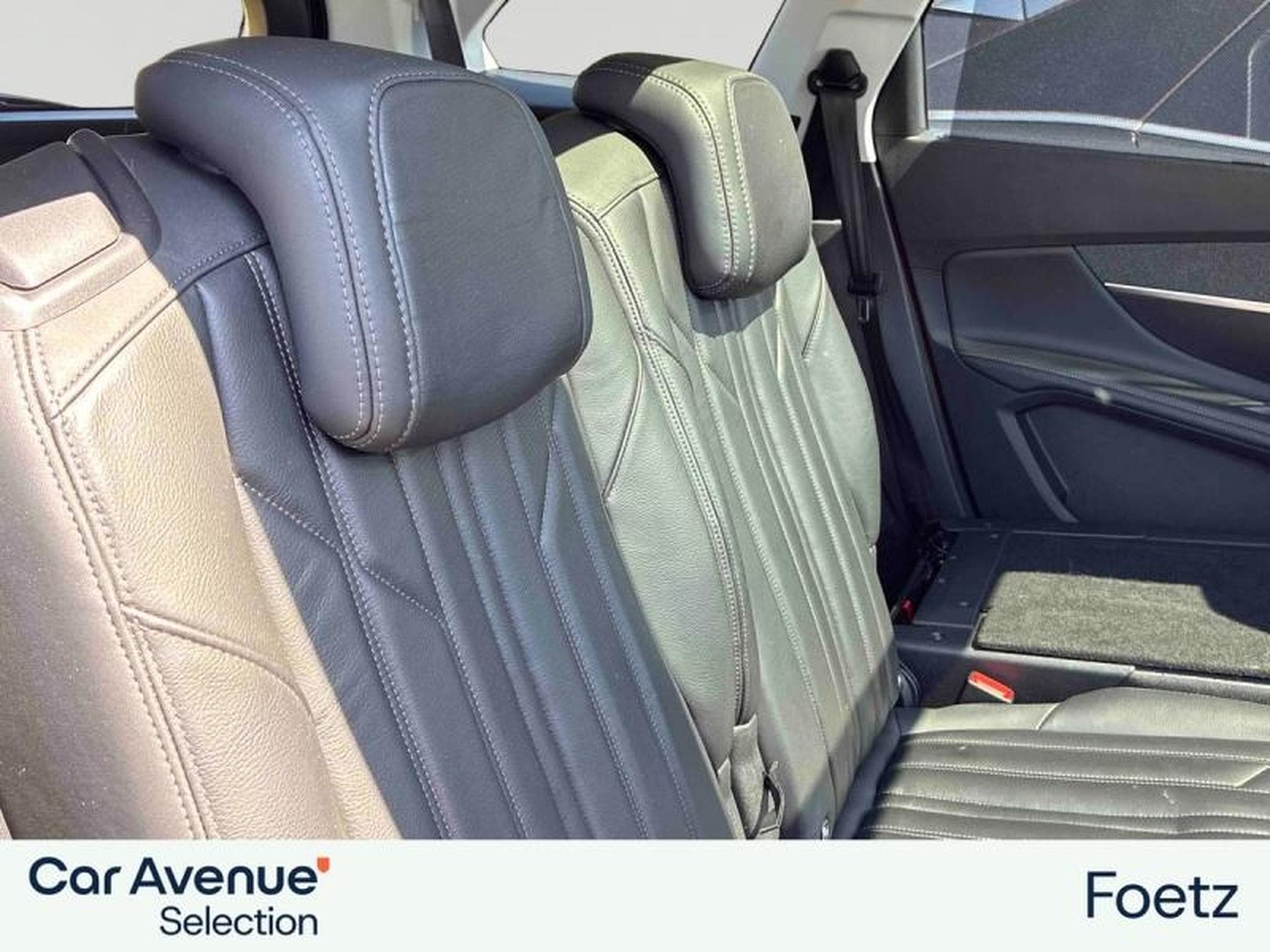 PEUGEOT 5008 1.2 PureTech 130ch S&S Allure EAT8 (2020) - Photo 9