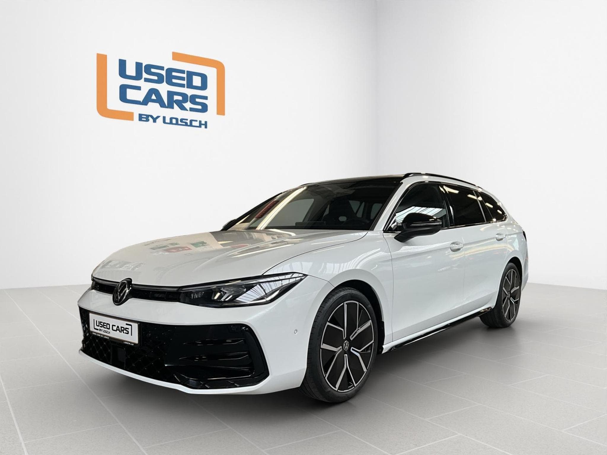 VW Passat R-Line+DSG+4M+IQ-Drive+Pano+Soundsystem+AHK (2024) - Photo 1