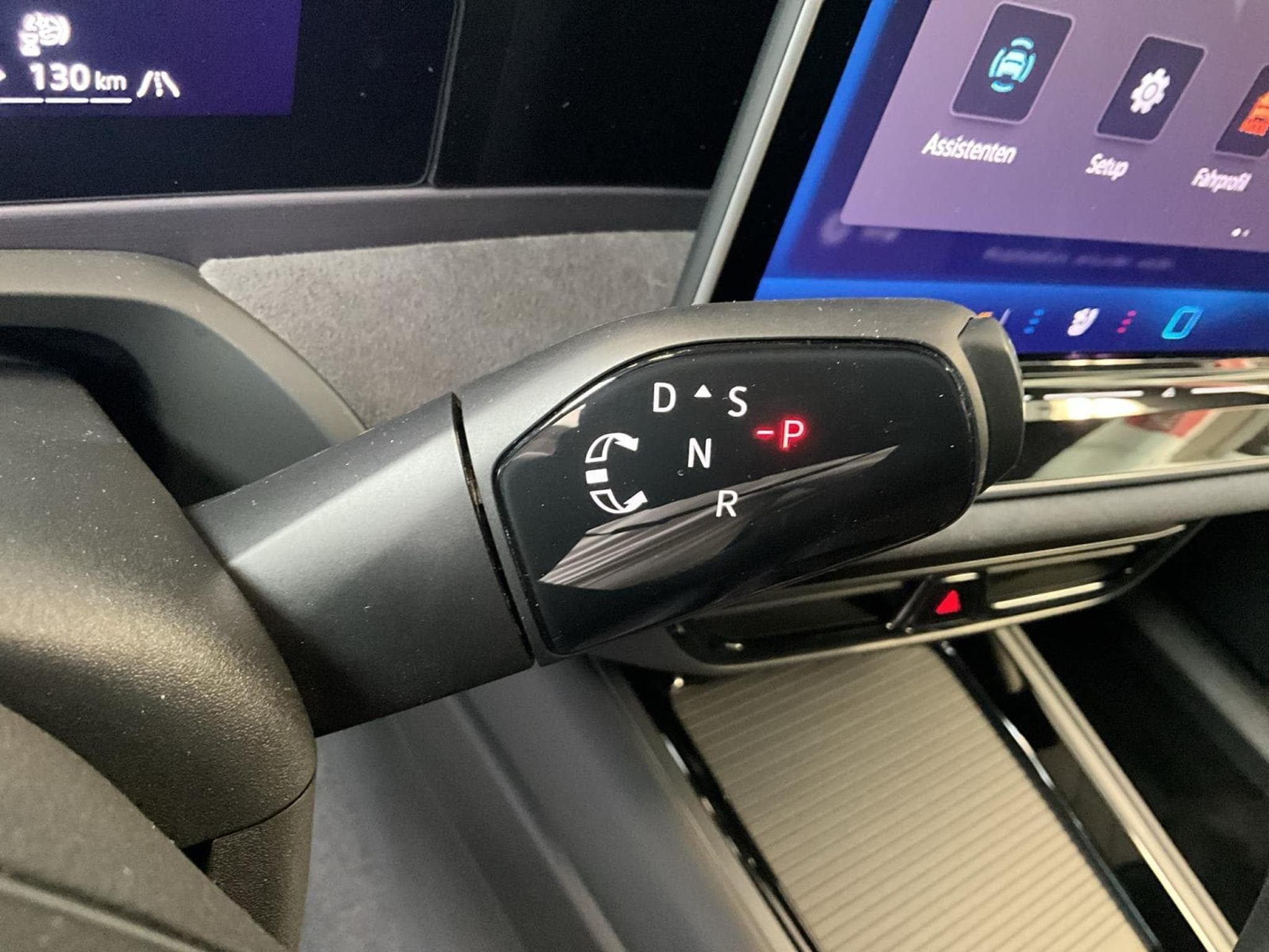 VW Passat R-Line+DSG+4M+IQ-Drive+Pano+Soundsystem+AHK (2024) - Photo 12