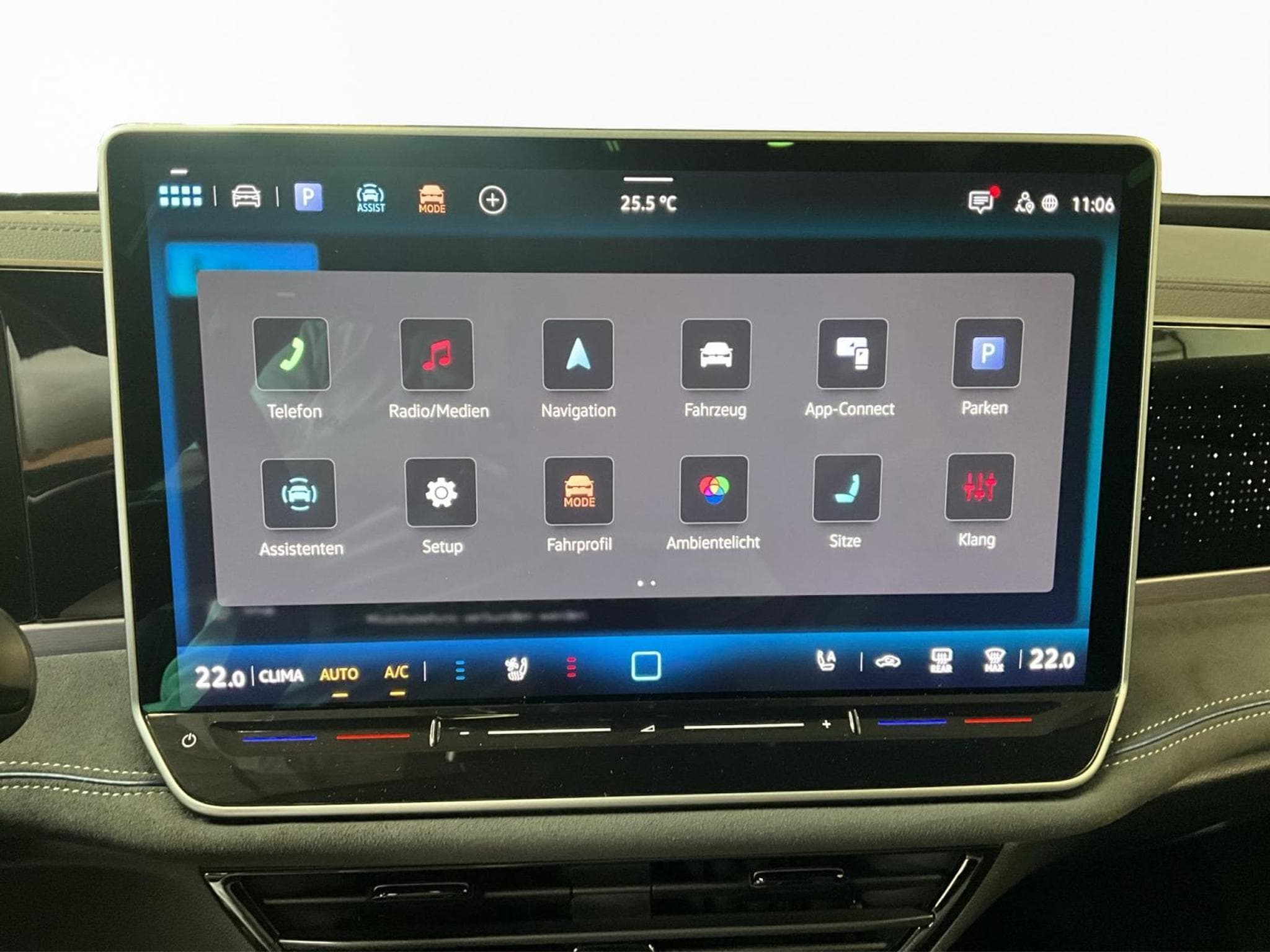 VW Passat R-Line+DSG+4M+IQ-Drive+Pano+Soundsystem+AHK (2024) - Photo 13