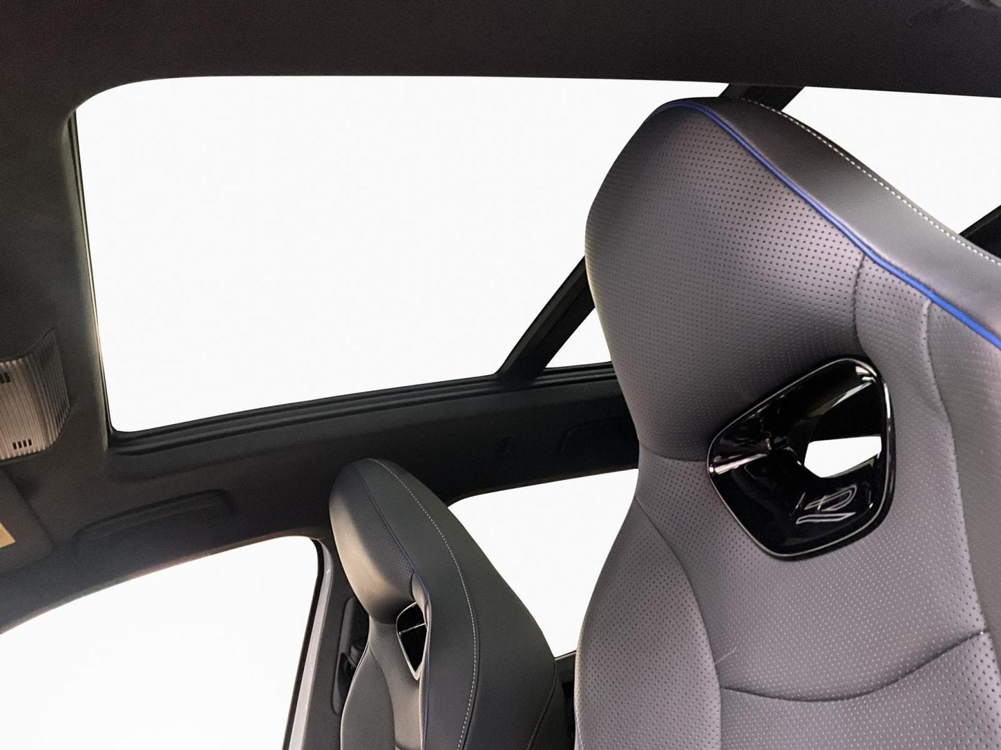 VW Passat R-Line+DSG+4M+IQ-Drive+Pano+Soundsystem+AHK (2024) - Photo 15