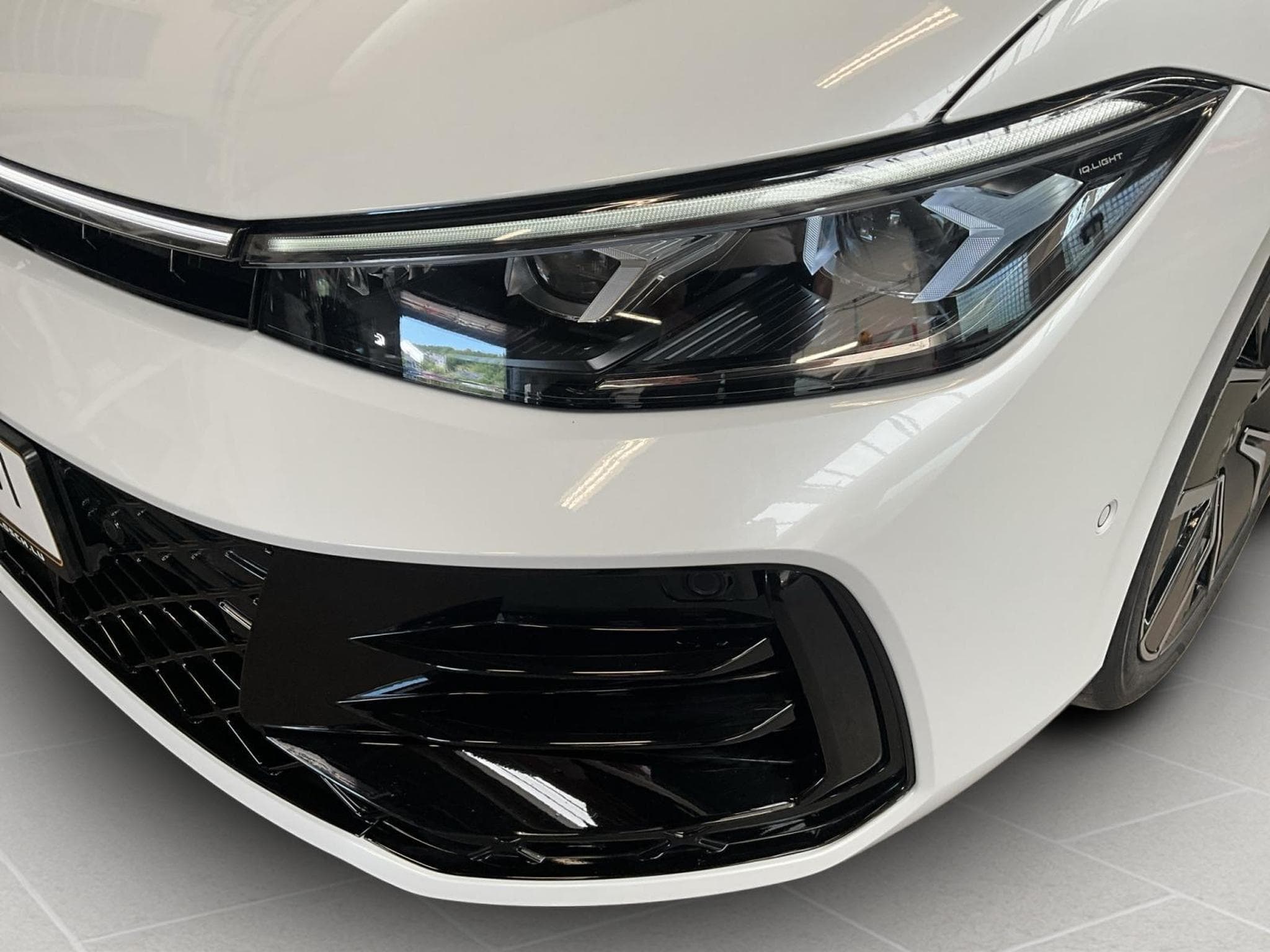 VW Passat R-Line+DSG+4M+IQ-Drive+Pano+Soundsystem+AHK (2024) - Photo 18