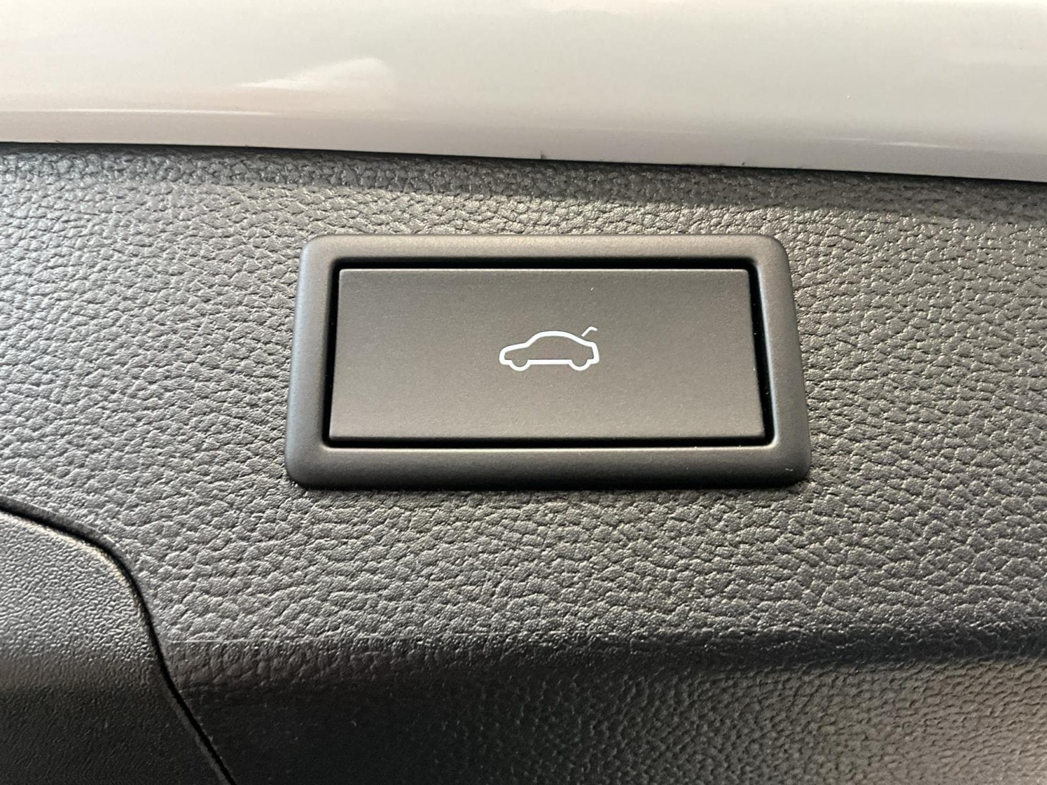VW Passat R-Line+DSG+4M+IQ-Drive+Pano+Soundsystem+AHK (2024) - Photo 19