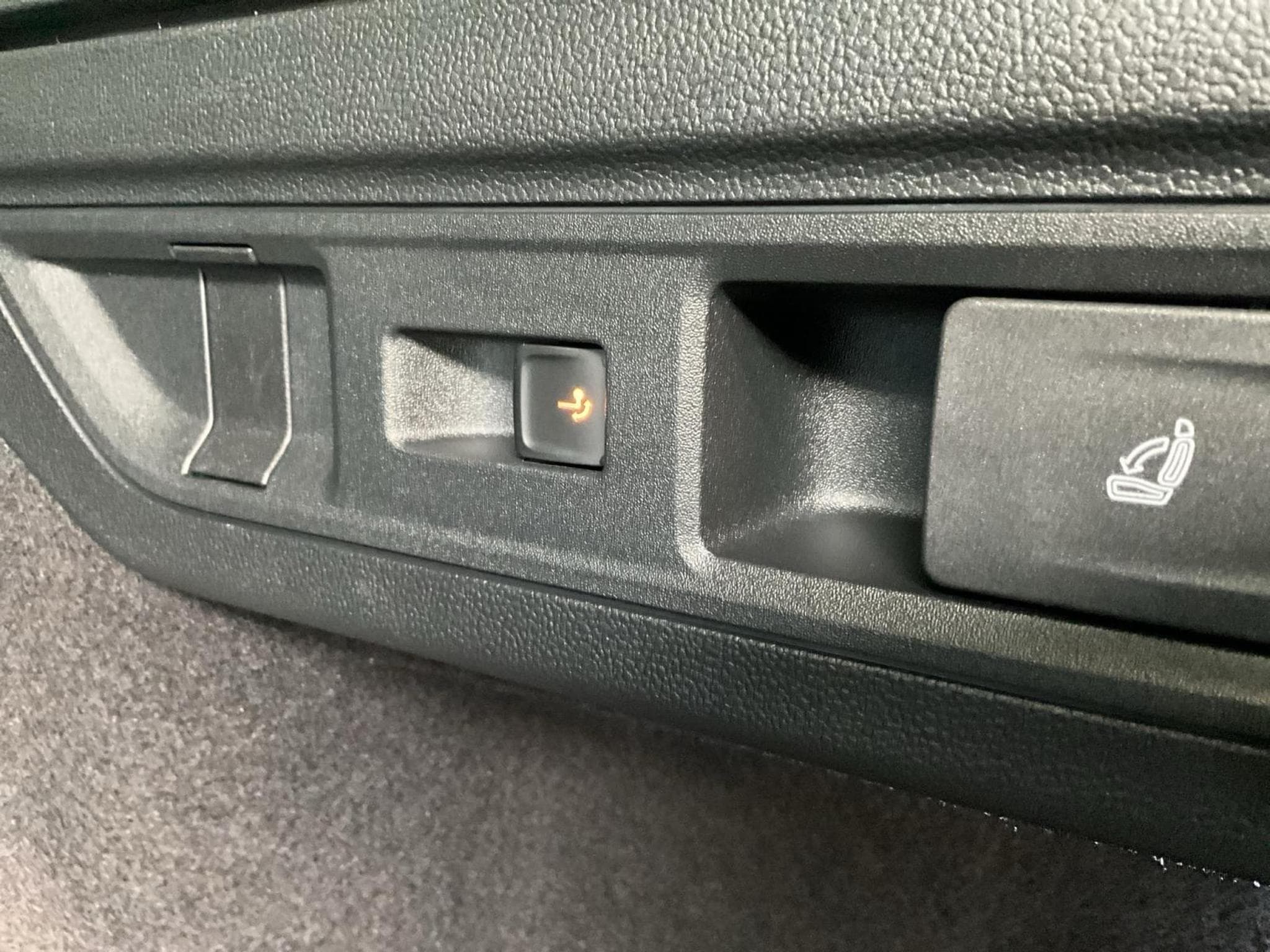 VW Passat R-Line+DSG+4M+IQ-Drive+Pano+Soundsystem+AHK (2024) - Photo 20