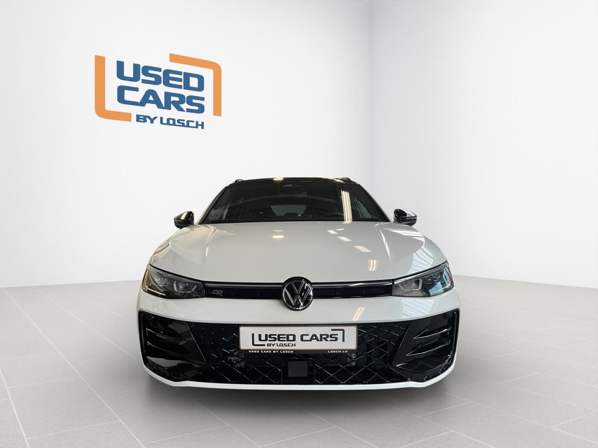 VW Passat R-Line+DSG+4M+IQ-Drive+Pano+Soundsystem+AHK (2024) - Photo 3