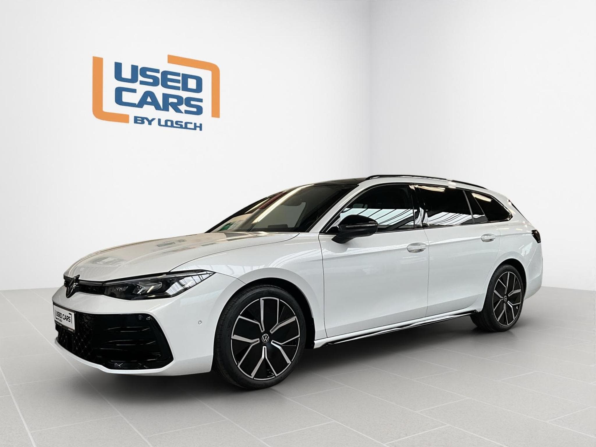 VW Passat R-Line+DSG+4M+IQ-Drive+Pano+Soundsystem+AHK (2024) - Photo 4