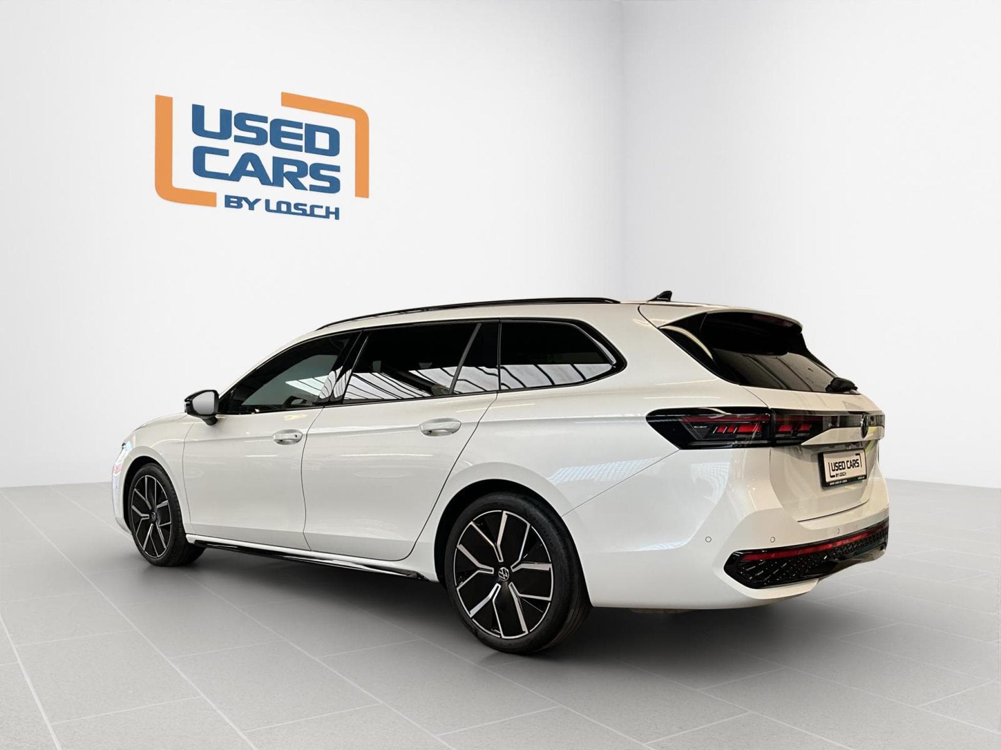VW Passat R-Line+DSG+4M+IQ-Drive+Pano+Soundsystem+AHK (2024) - Photo 5