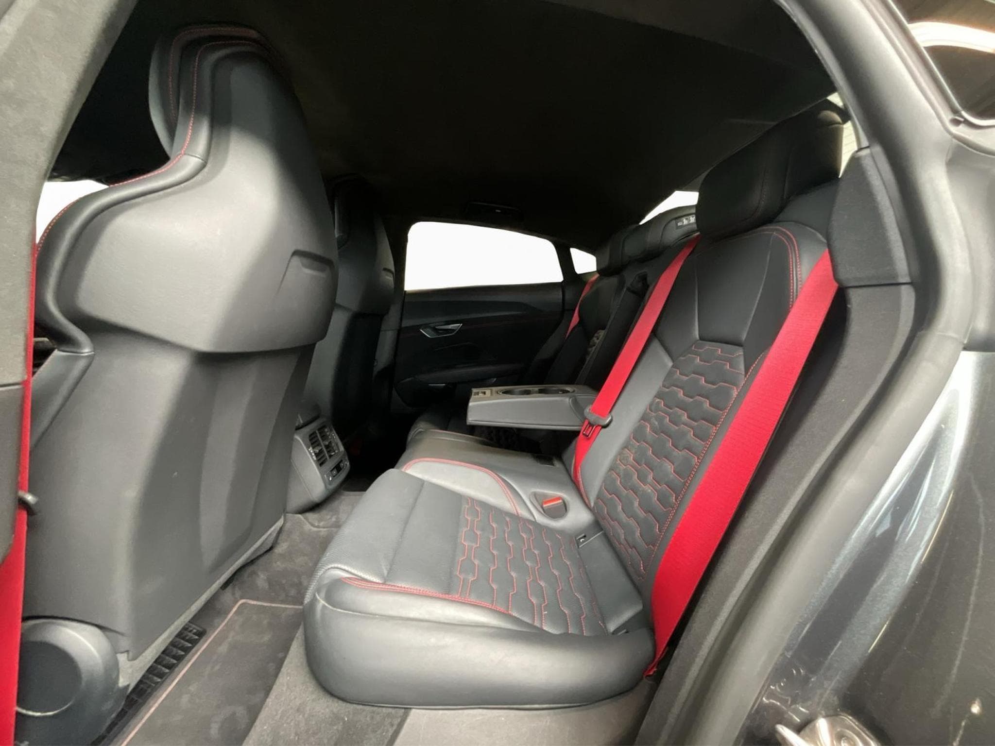 Audi RS e-tron GT 97kWh+Performance+Quattro+Ceramique+Carbon (2025) - Photo 19
