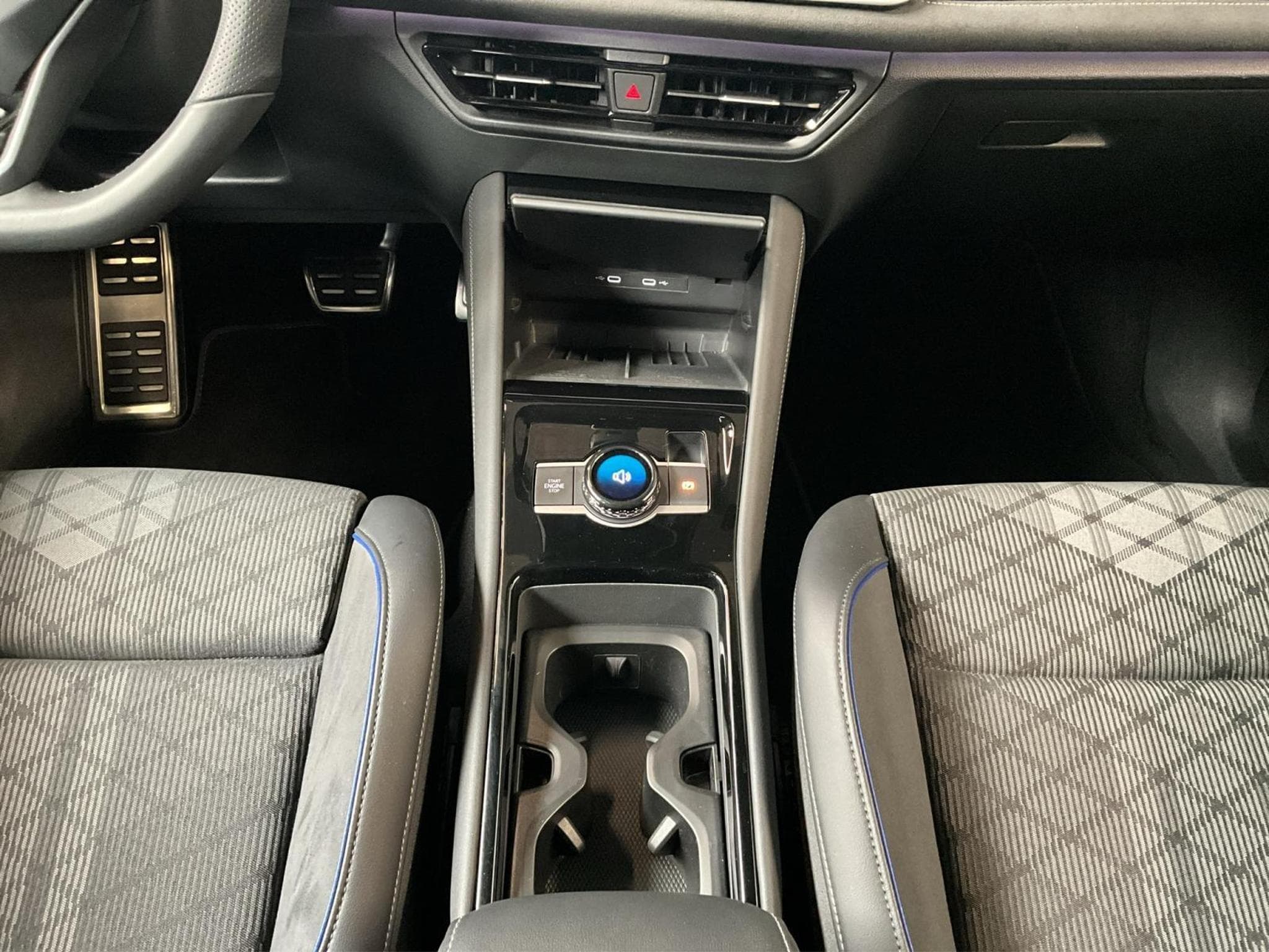 VW Tayron R-Line+DSG+4M+7Sitze+P.Confort+Pano+P.Travel+P.Info (2025) - Photo 12