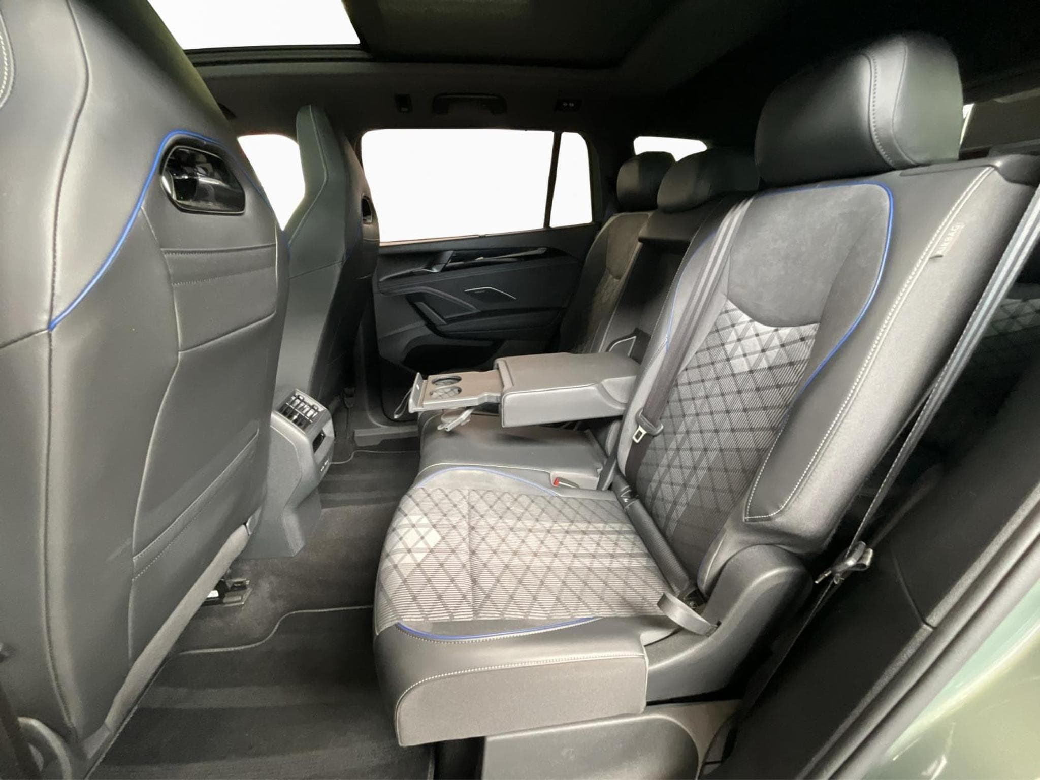 VW Tayron R-Line+DSG+4M+7Sitze+P.Confort+Pano+P.Travel+P.Info (2025) - Photo 16