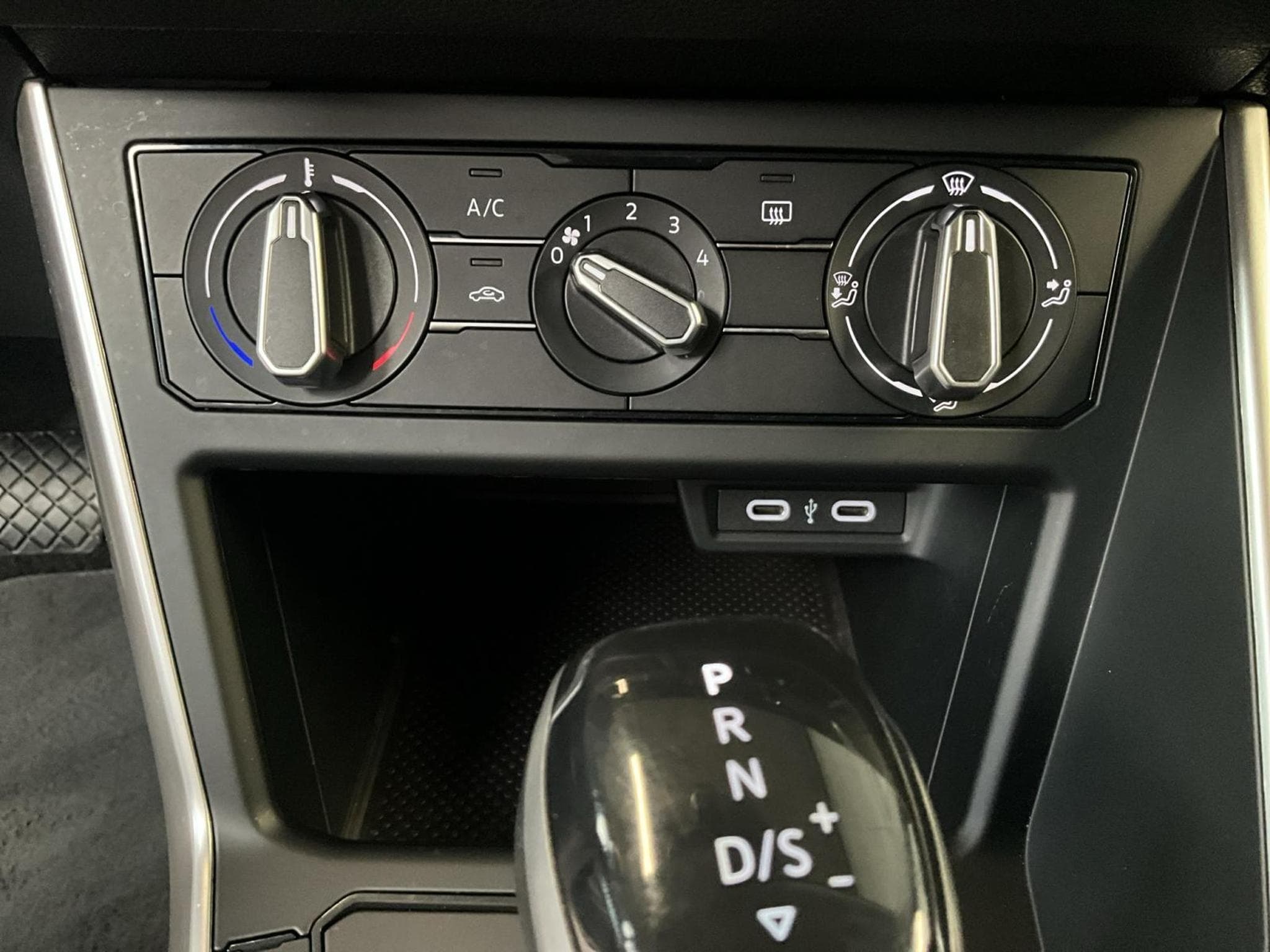 VW Polo Life+DSG+RearView+LED+Digi+ (2023) - Photo 19