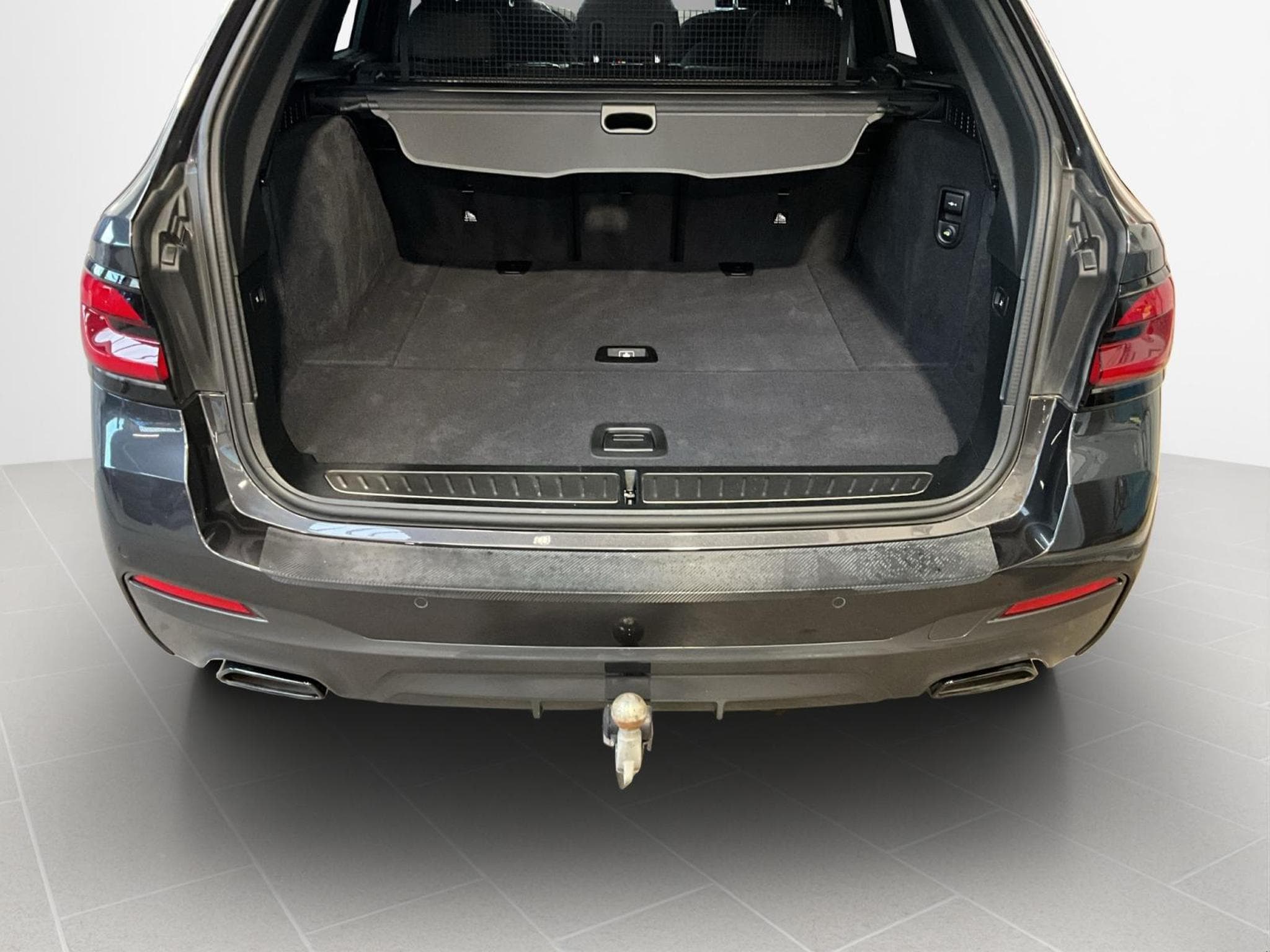 BMW 520 Xdrive+M-Sport+AT+BlackStyle+Panorama (2024) - Photo 17