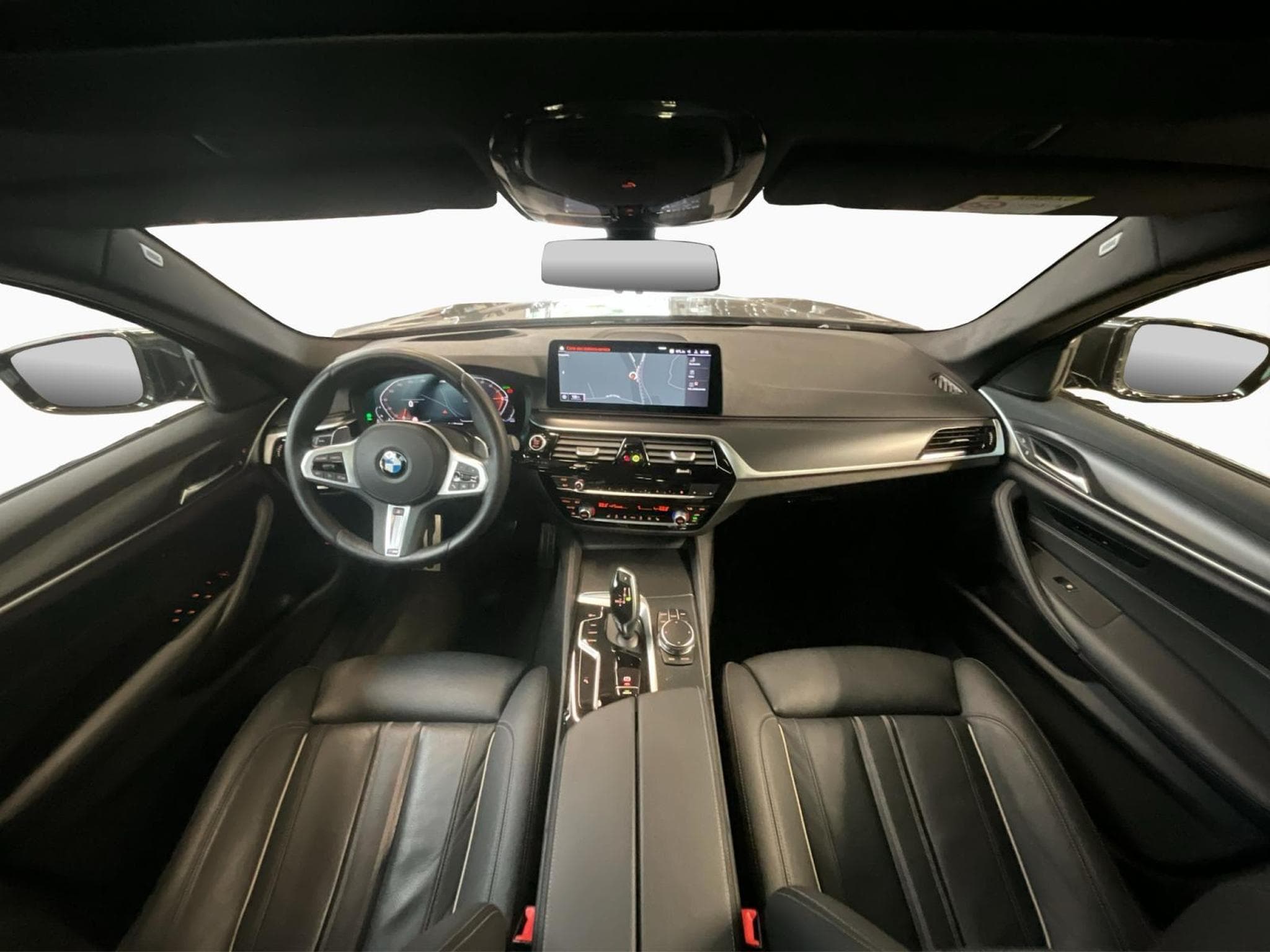 BMW 520 Xdrive+M-Sport+AT+BlackStyle+Panorama (2024) - Photo 2