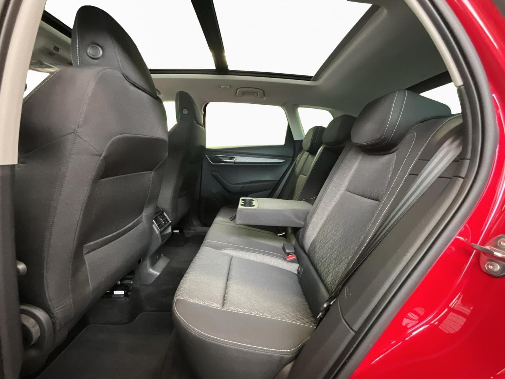 Skoda Karoq Style+DSG+LED+AHK+PANO+NAVI (2022) - Photo 16