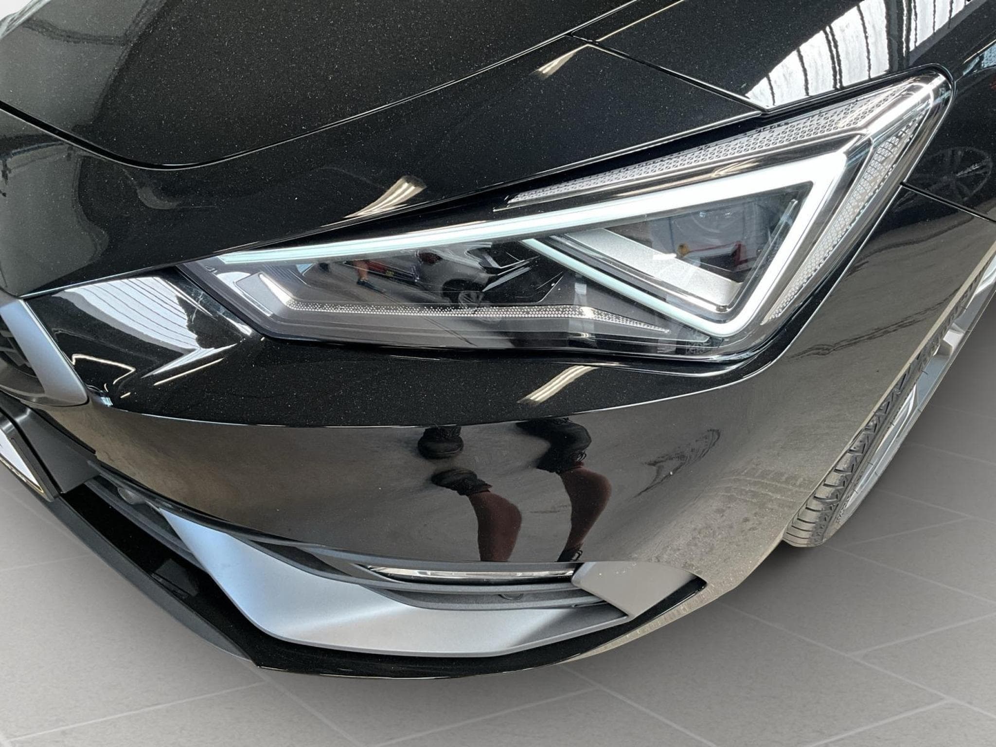 Seat Leon ST+FR+DSG+Matrix-LED+Pano+P.Vision+AHK (2025) - Photo 18
