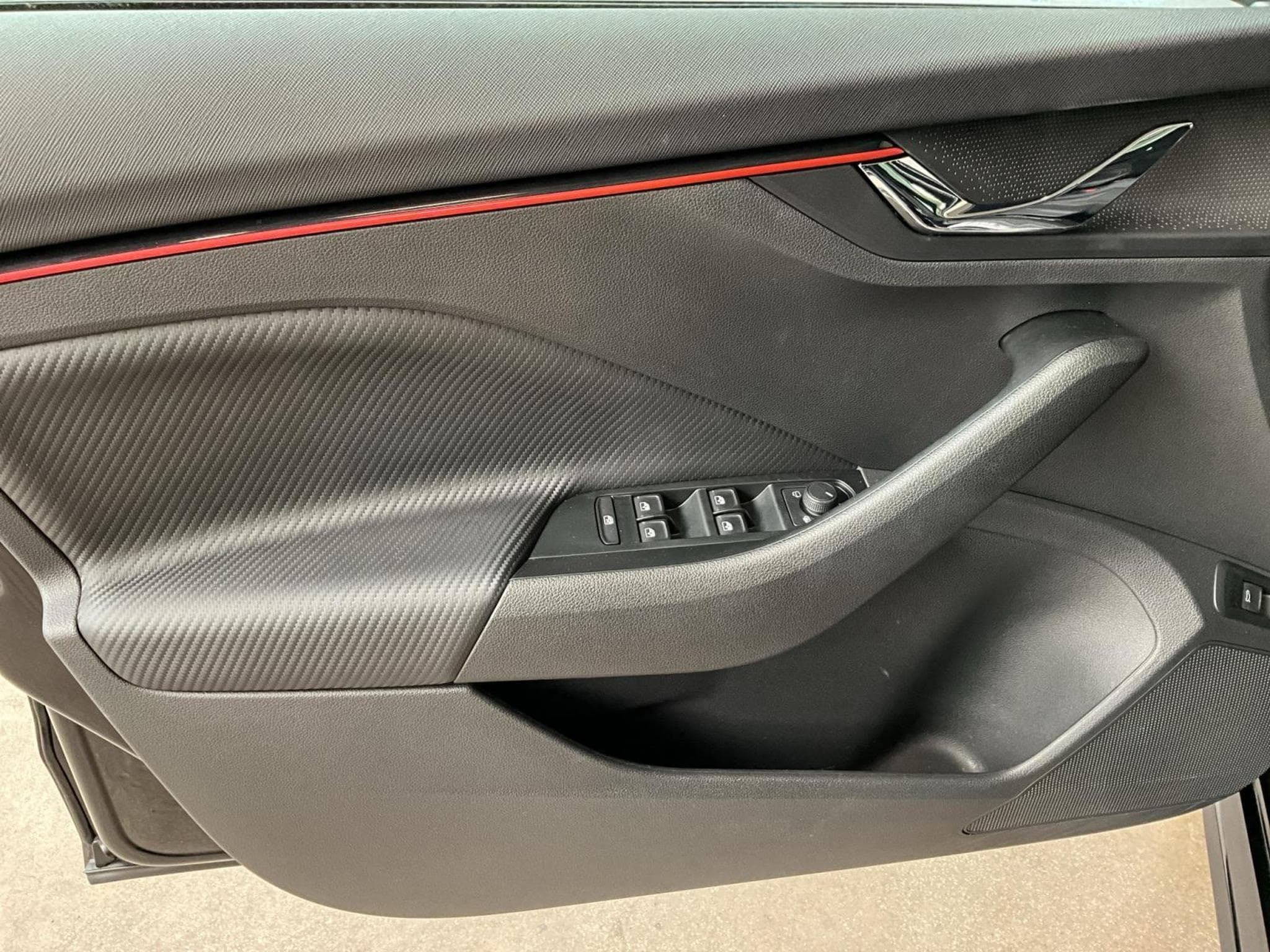 Skoda Kamiq Monte-Carlo+DSG+Park&Go+Pano+P.Ass-Drive+ (2025) - Photo 14