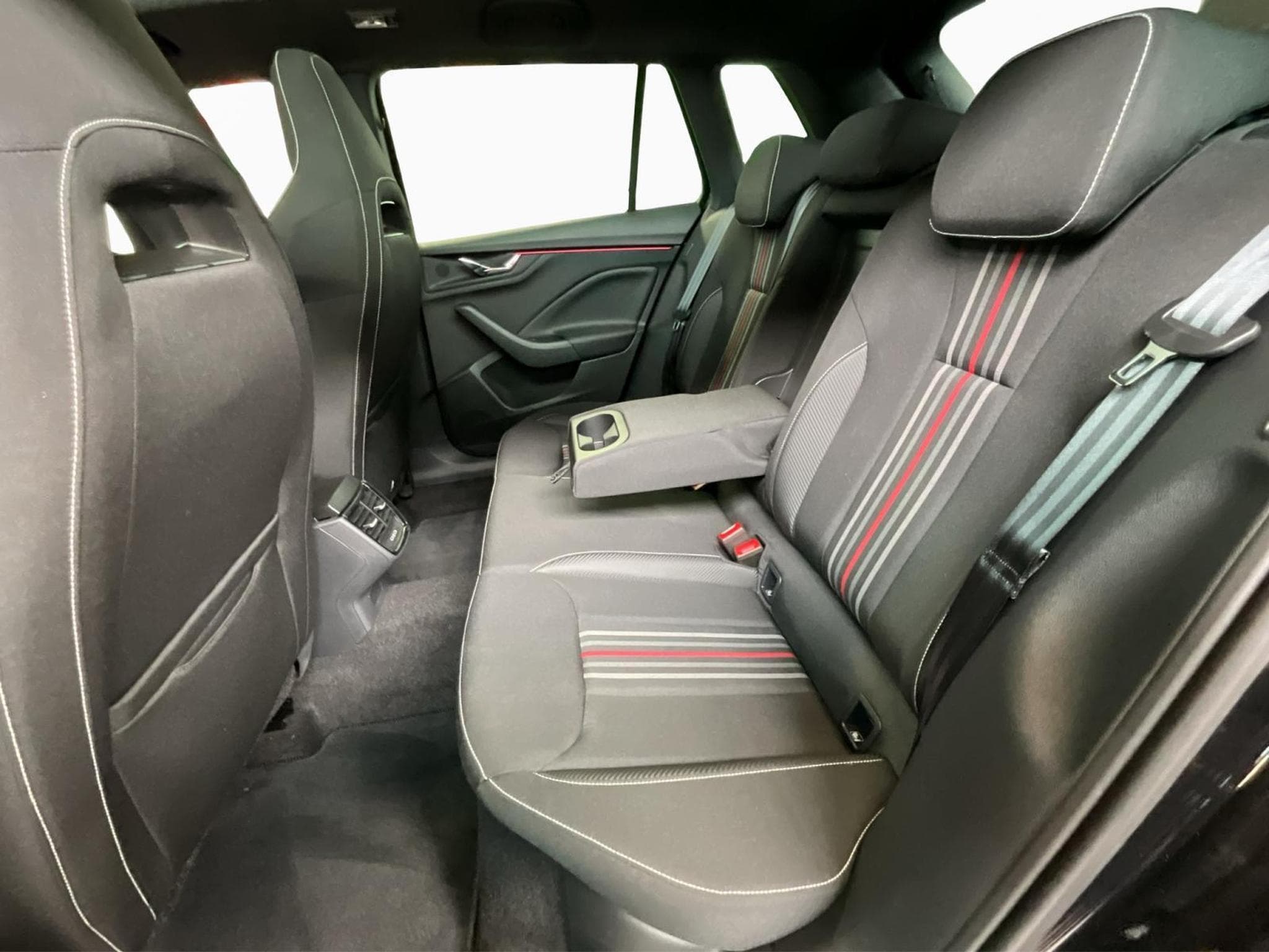 Skoda Kamiq Monte-Carlo+DSG+Park&Go+Pano+P.Ass-Drive+ (2025) - Photo 16