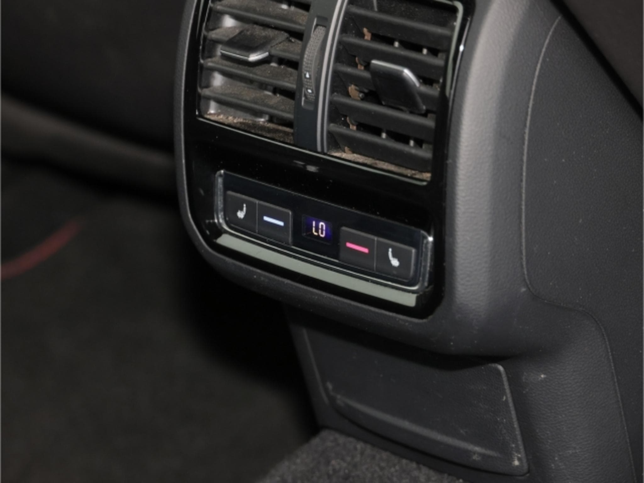 VW Arteon R-Line 2.0 TSI4 Motion DSG Business StandHZG (2019) - Photo 10