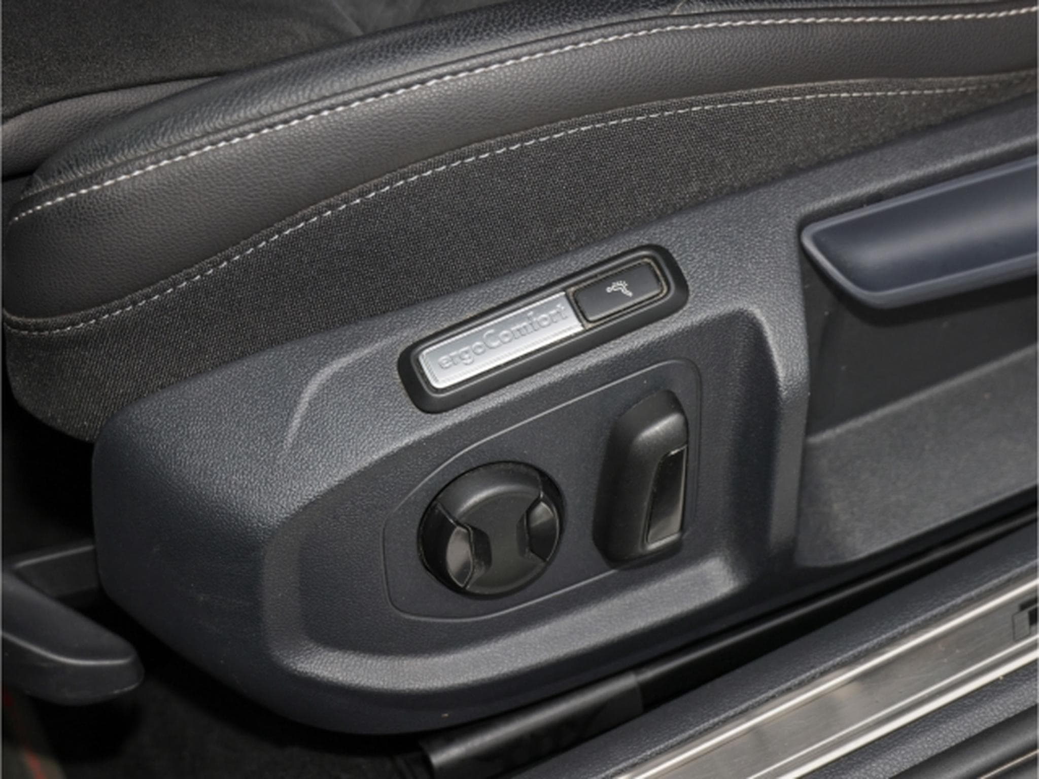 VW Arteon R-Line 2.0 TSI4 Motion DSG Business StandHZG (2019) - Photo 7