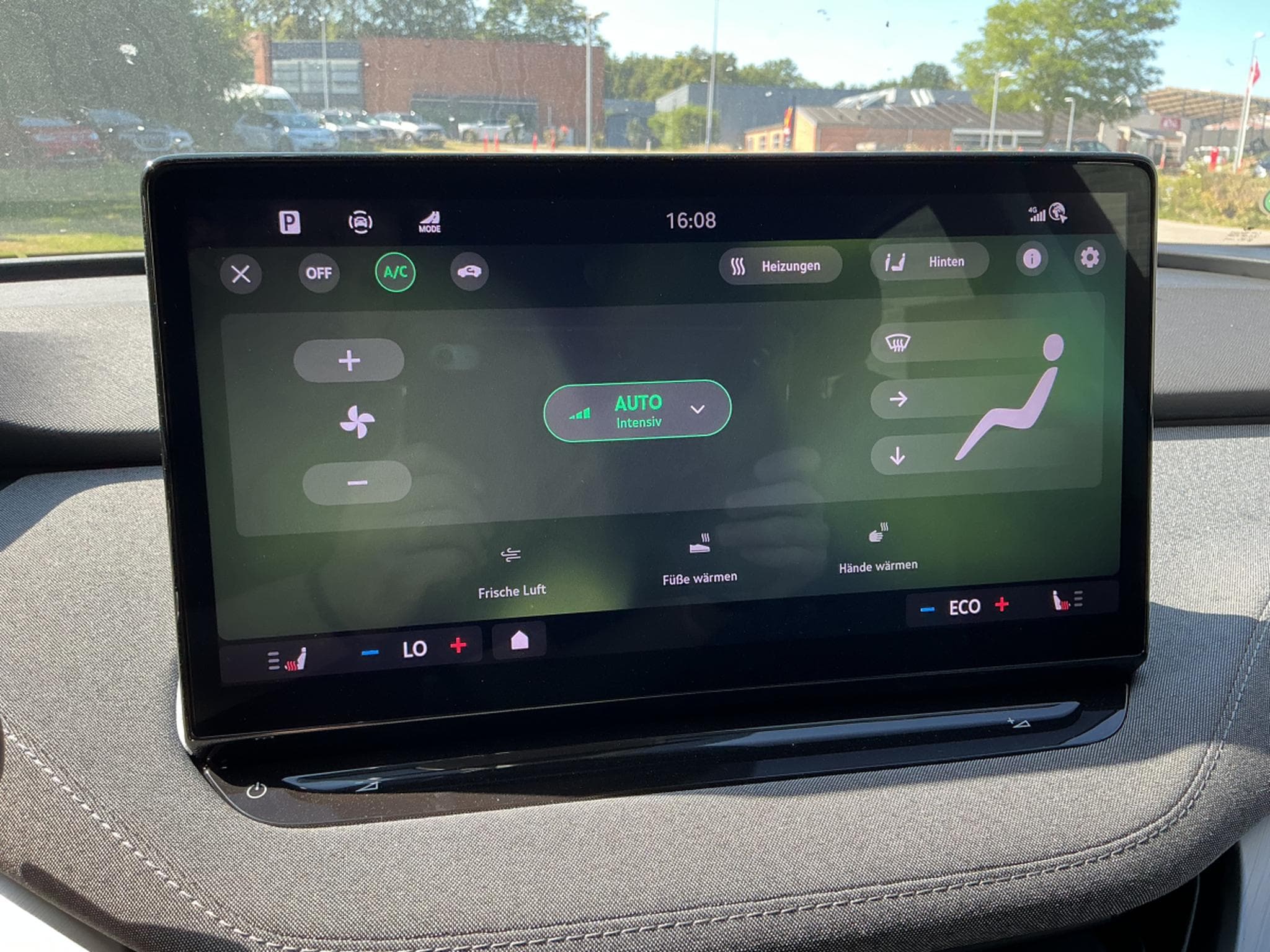 Skoda Enyaq 85X AWD (2025) - Photo 9
