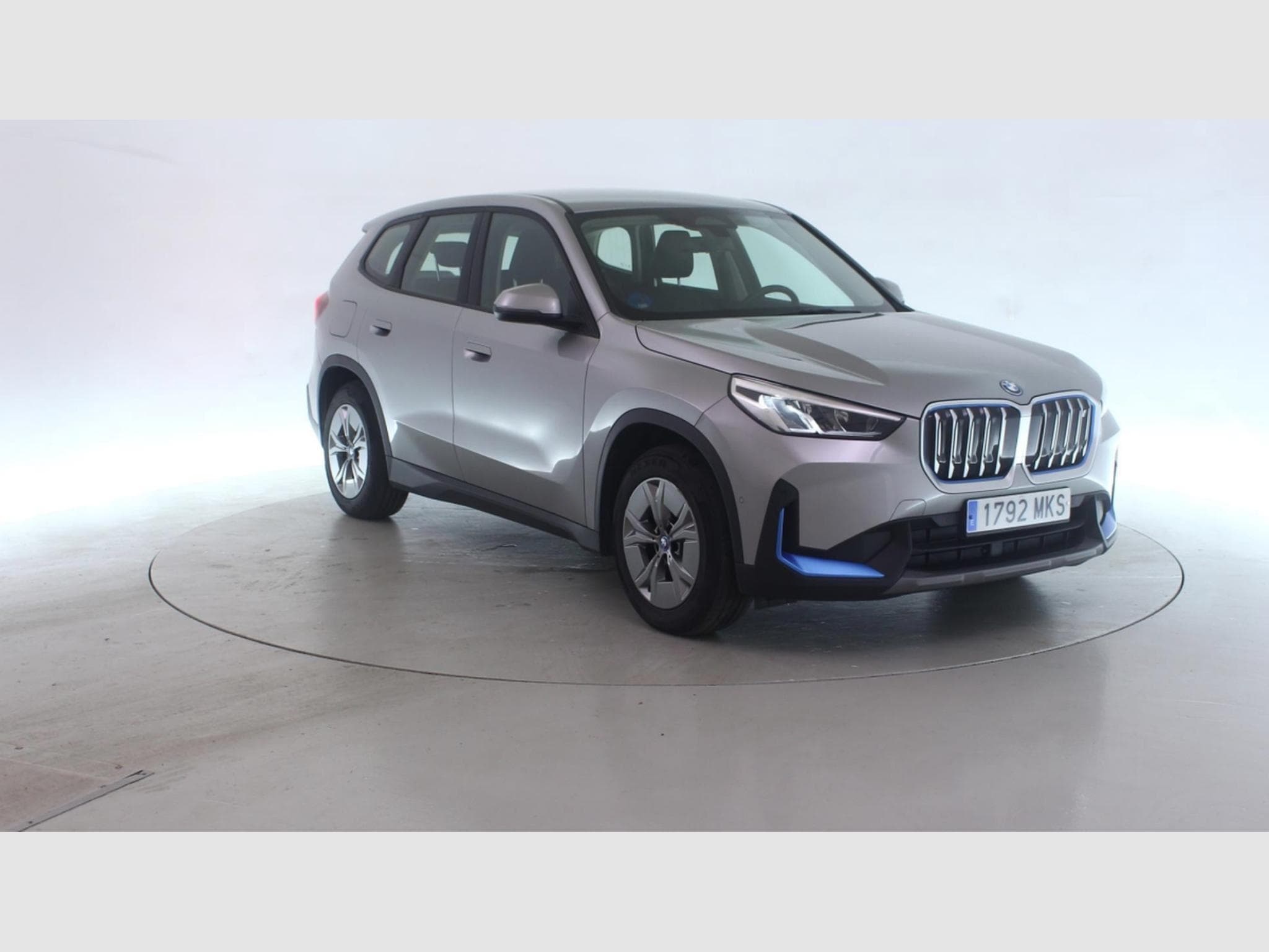 Bmw iX1 xDrive30 (2023) - Photo 2