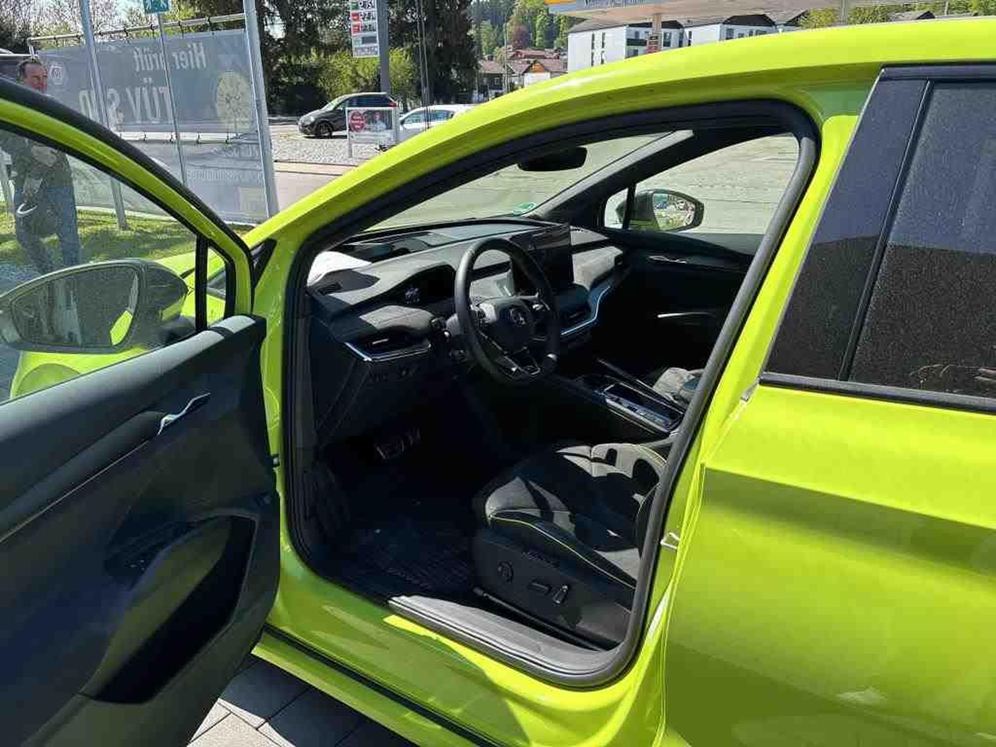 Skoda Enyaq RS Coupe 4x4 (2023) - Photo 11