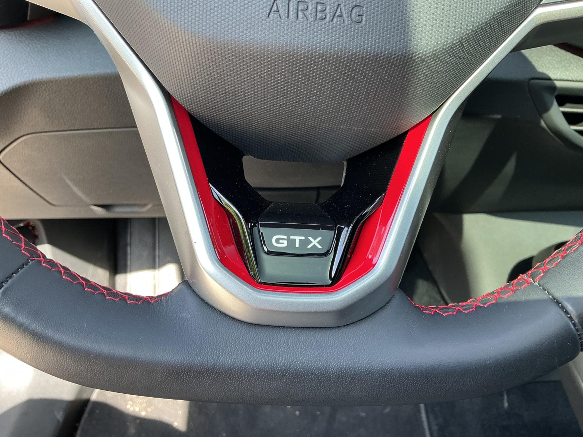 VW ID.4 GTX (2023) - Photo 11