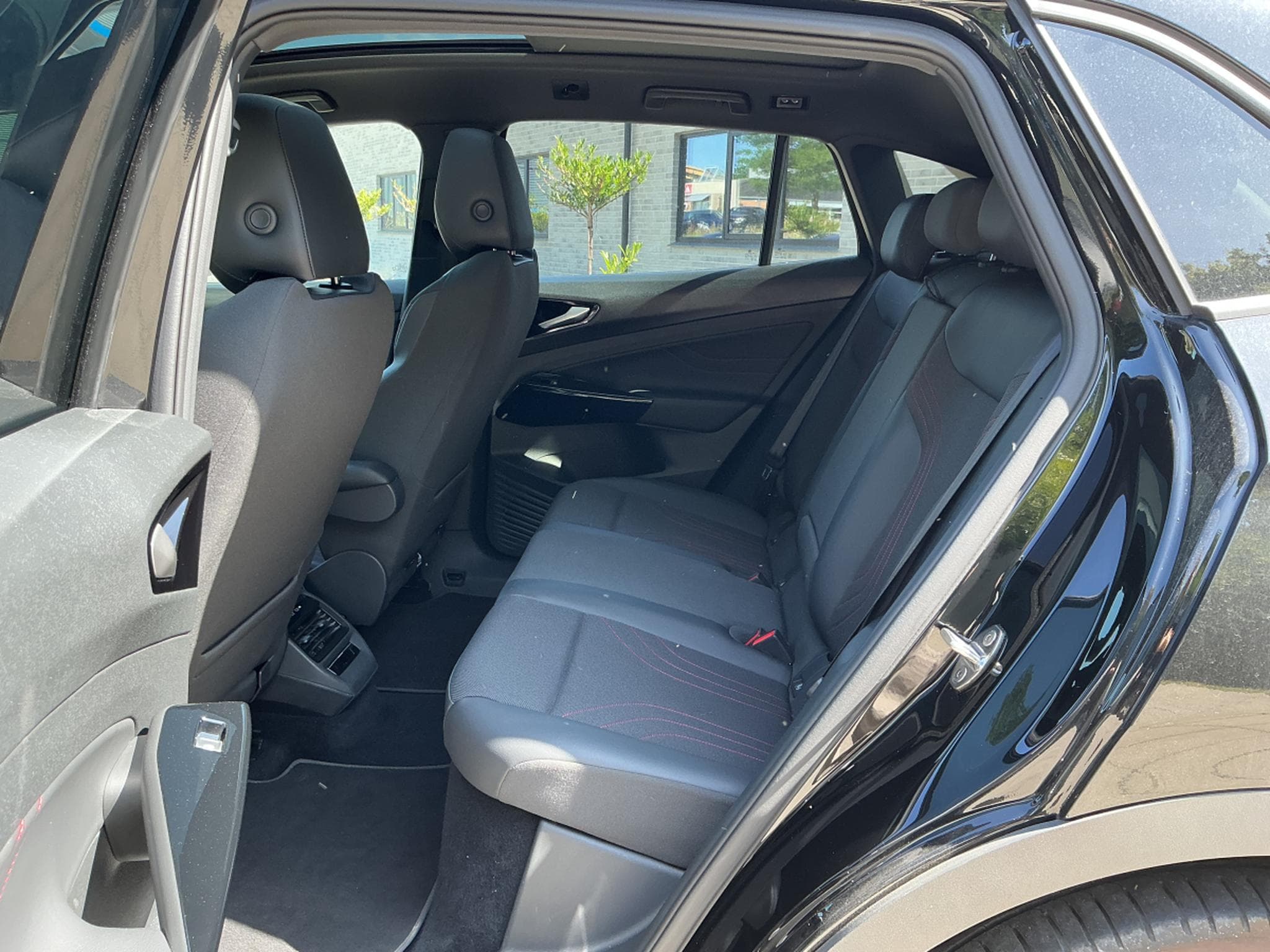 VW ID.4 GTX (2023) - Photo 8