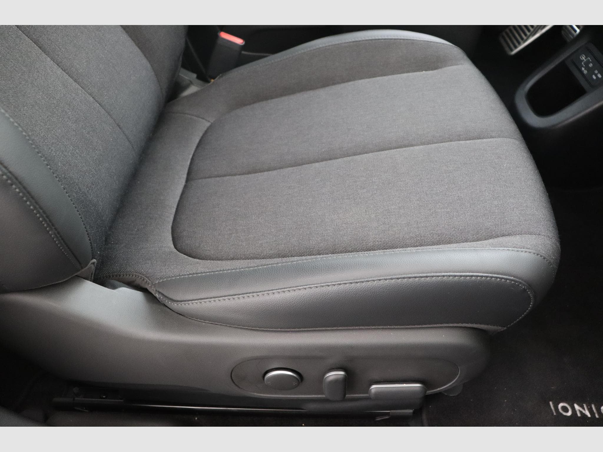 Hyundai IONIQ 5 Core Plus (2025) - Photo 16