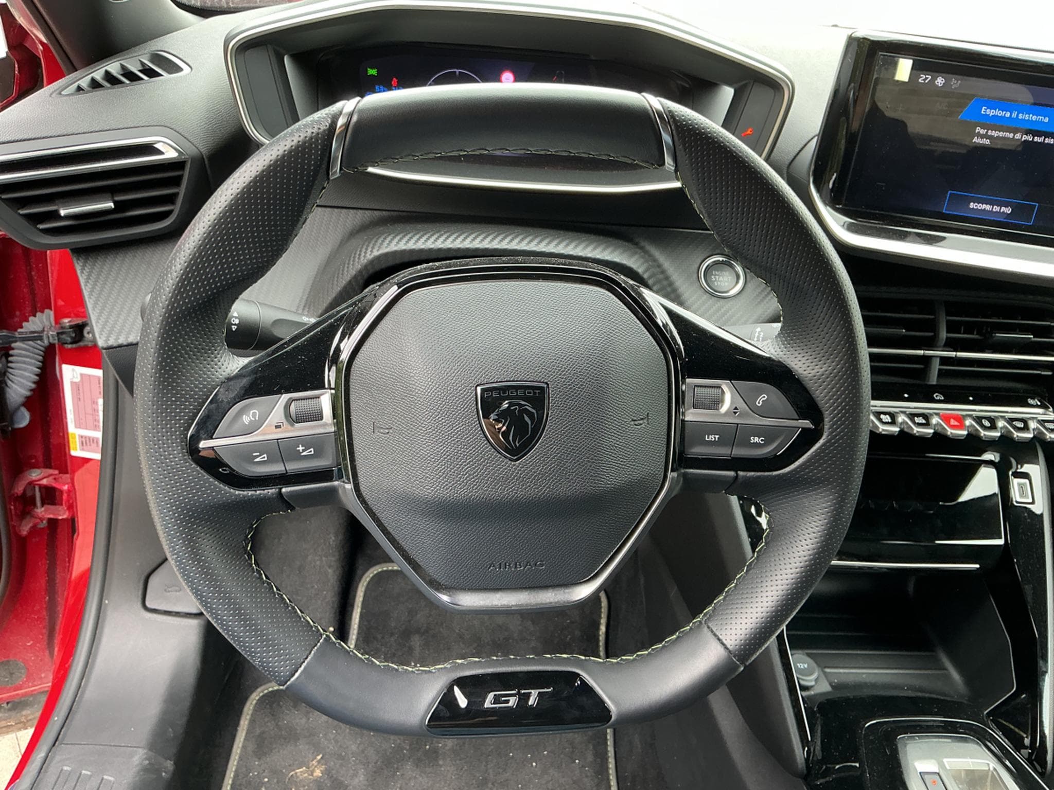 Peugeot E-2008 GT (2025) - Photo 8