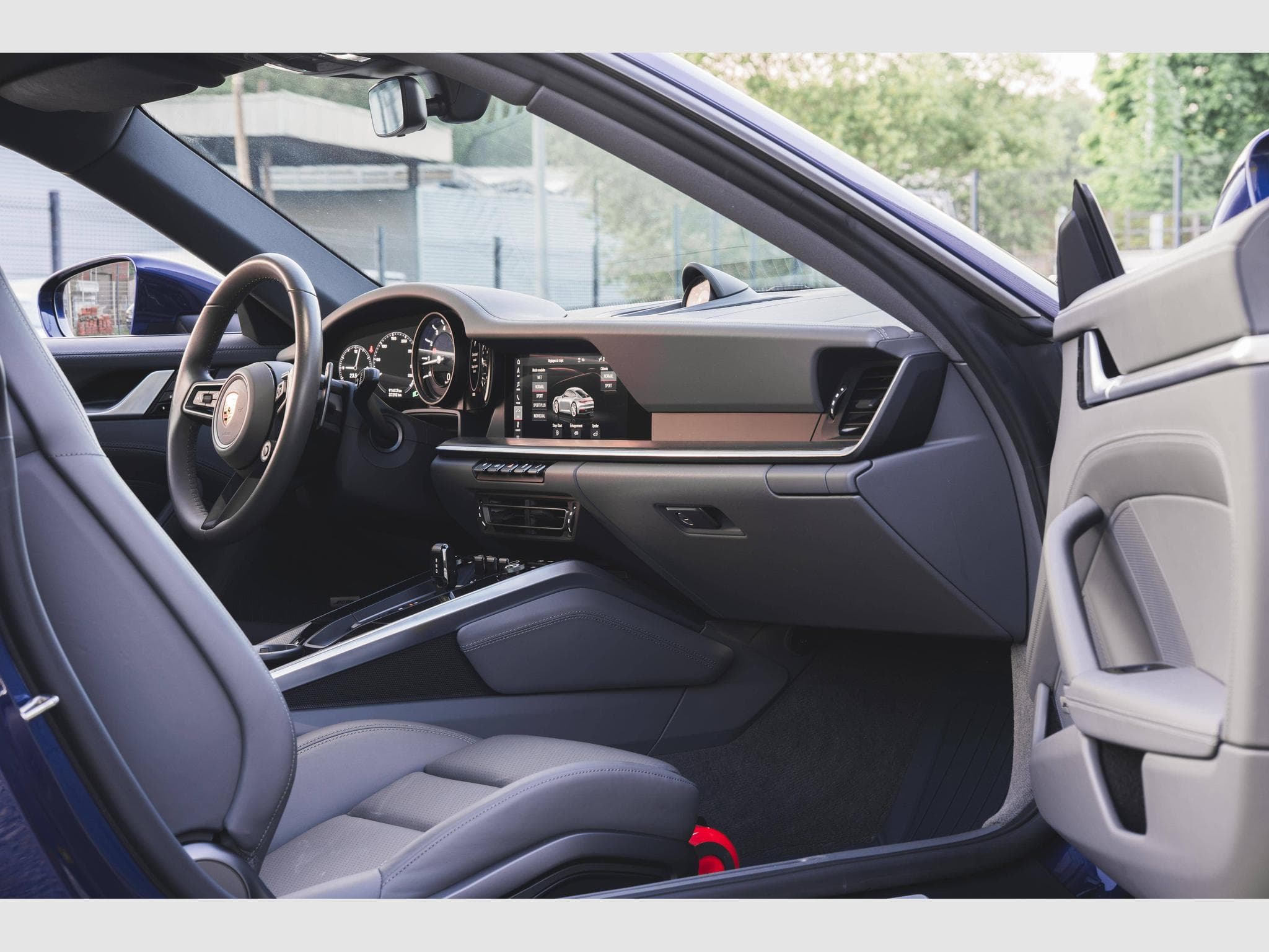Porsche 911 Carrera 4S - SportDesign – Toit Carbone – Bleu Gentiane – Ap (2019) - Photo 39