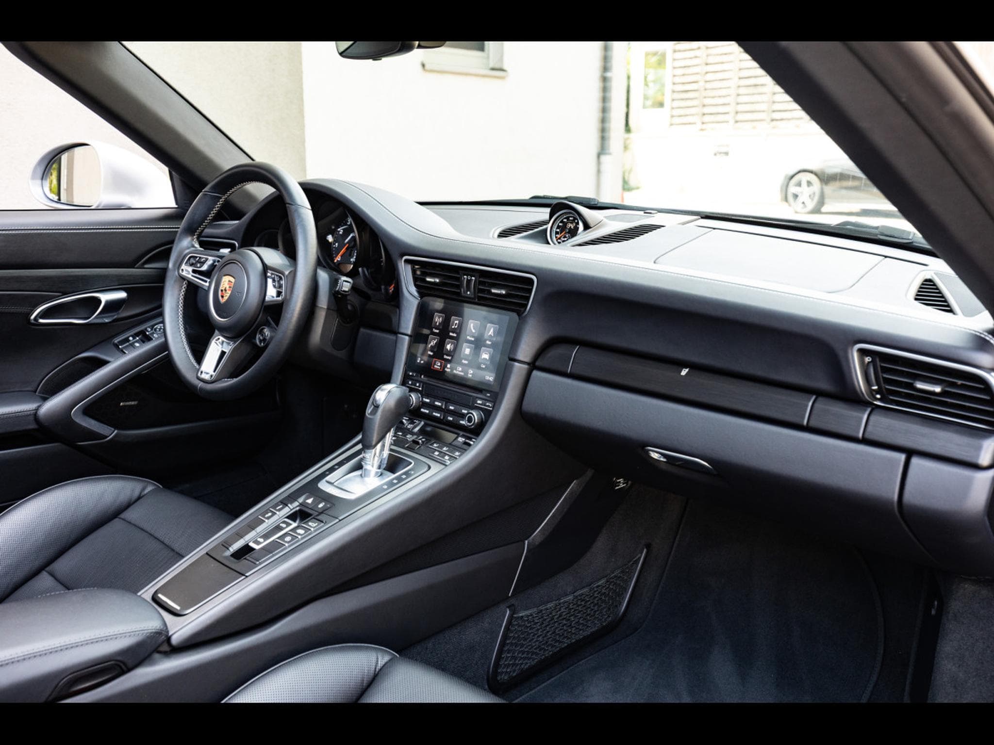 Porsche 911 (991.2) TARGA 4 3.0 GTS PDK – GT-SILVER (2018) - Photo 16