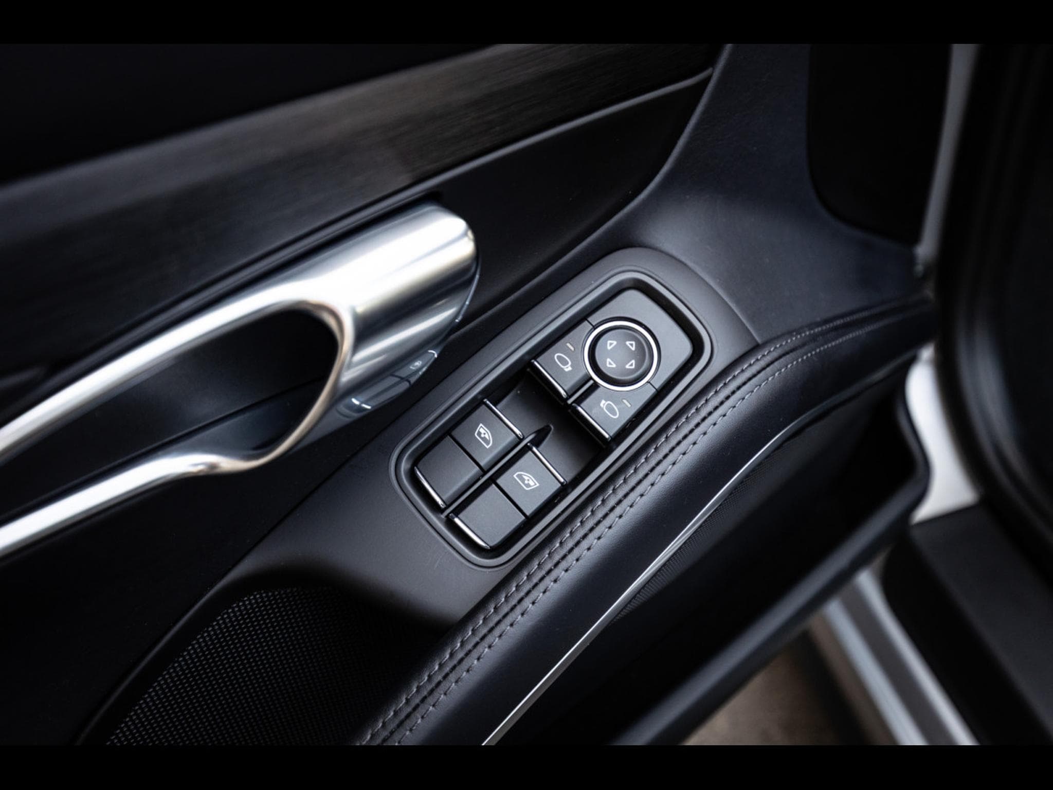 Porsche 911 (991.2) TARGA 4 3.0 GTS PDK – GT-SILVER (2018) - Photo 23