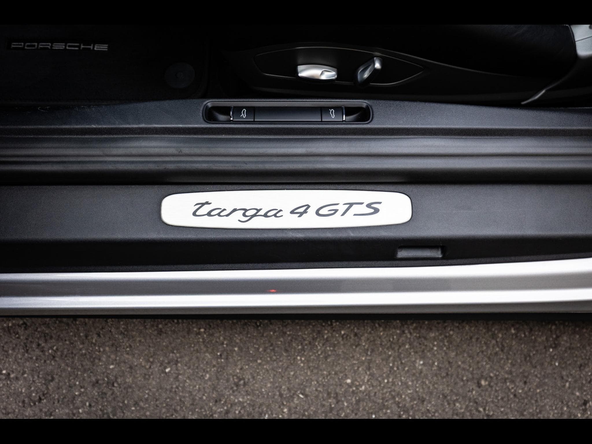 Porsche 911 .2 911 TARGA 4 3.0 GTS PDK – GT-SILVER (2018) - Photo 17