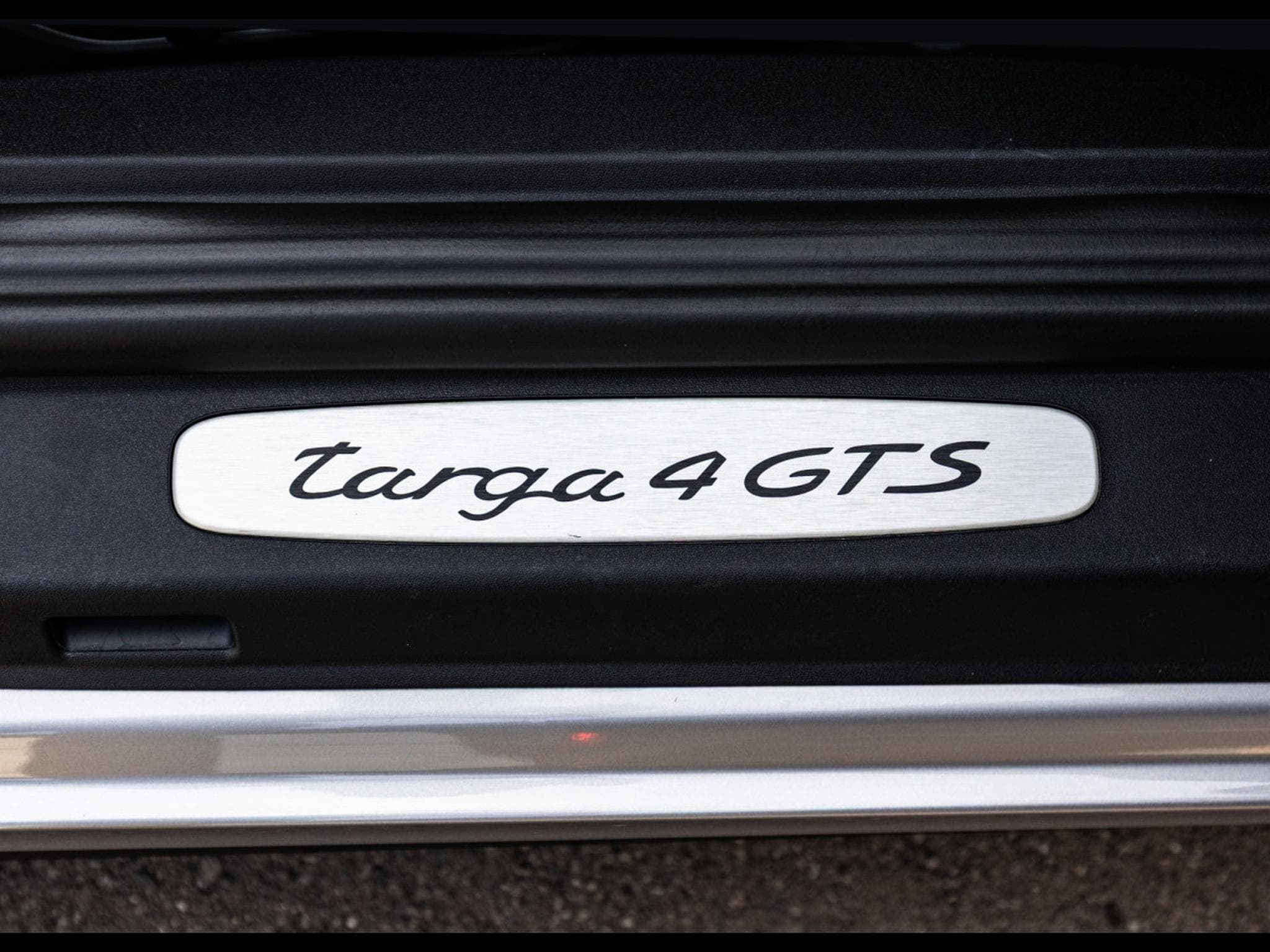 Porsche 911 .2 911 TARGA 4 3.0 GTS PDK – GT-SILVER (2018) - Photo 21