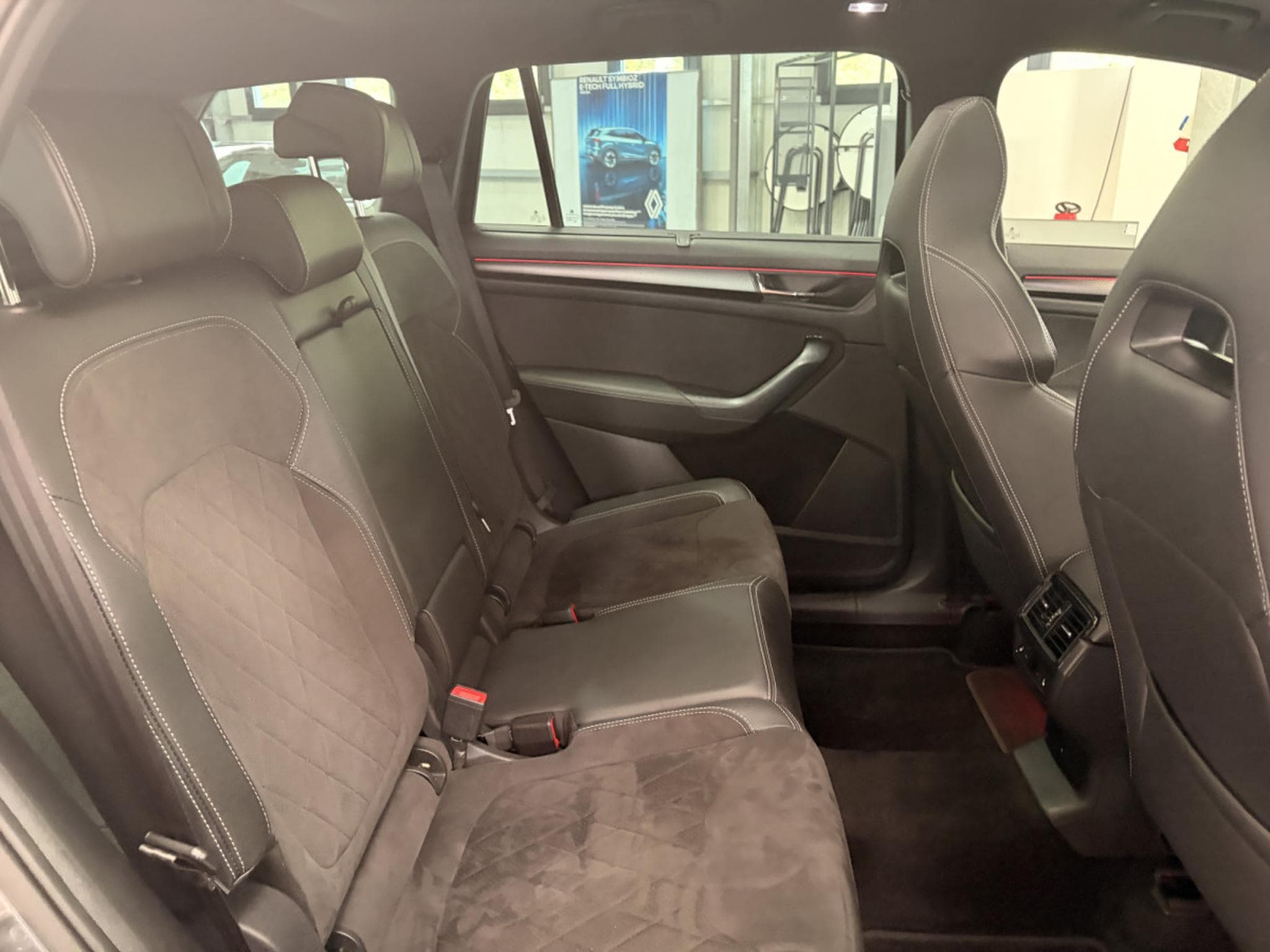 Skoda Kodiaq 2.0 TDi Sport Line 4x4 200 HP (2023) - Photo 12