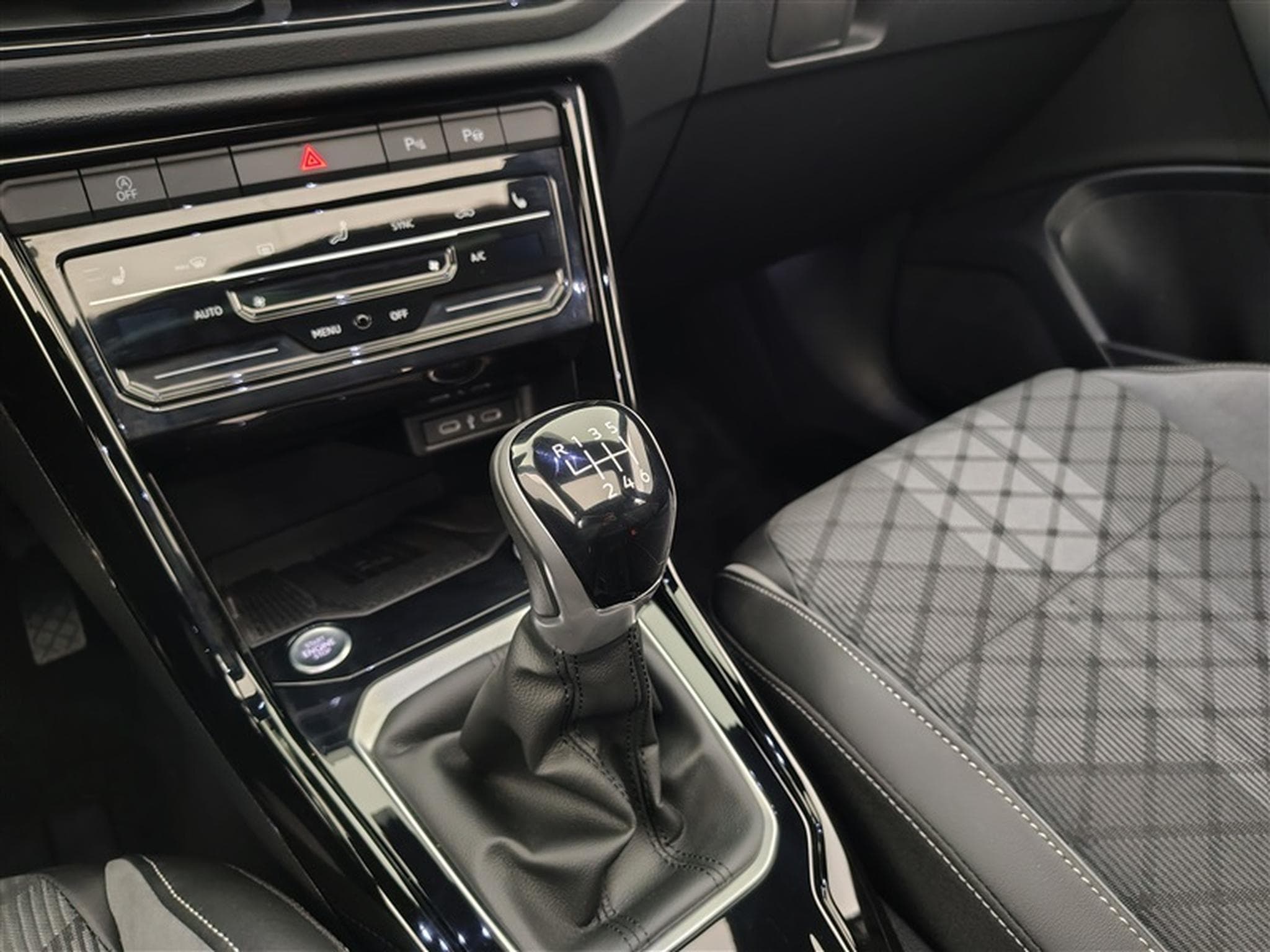 VW T-Roc R-line Ultimate Black (2026) - Photo 12