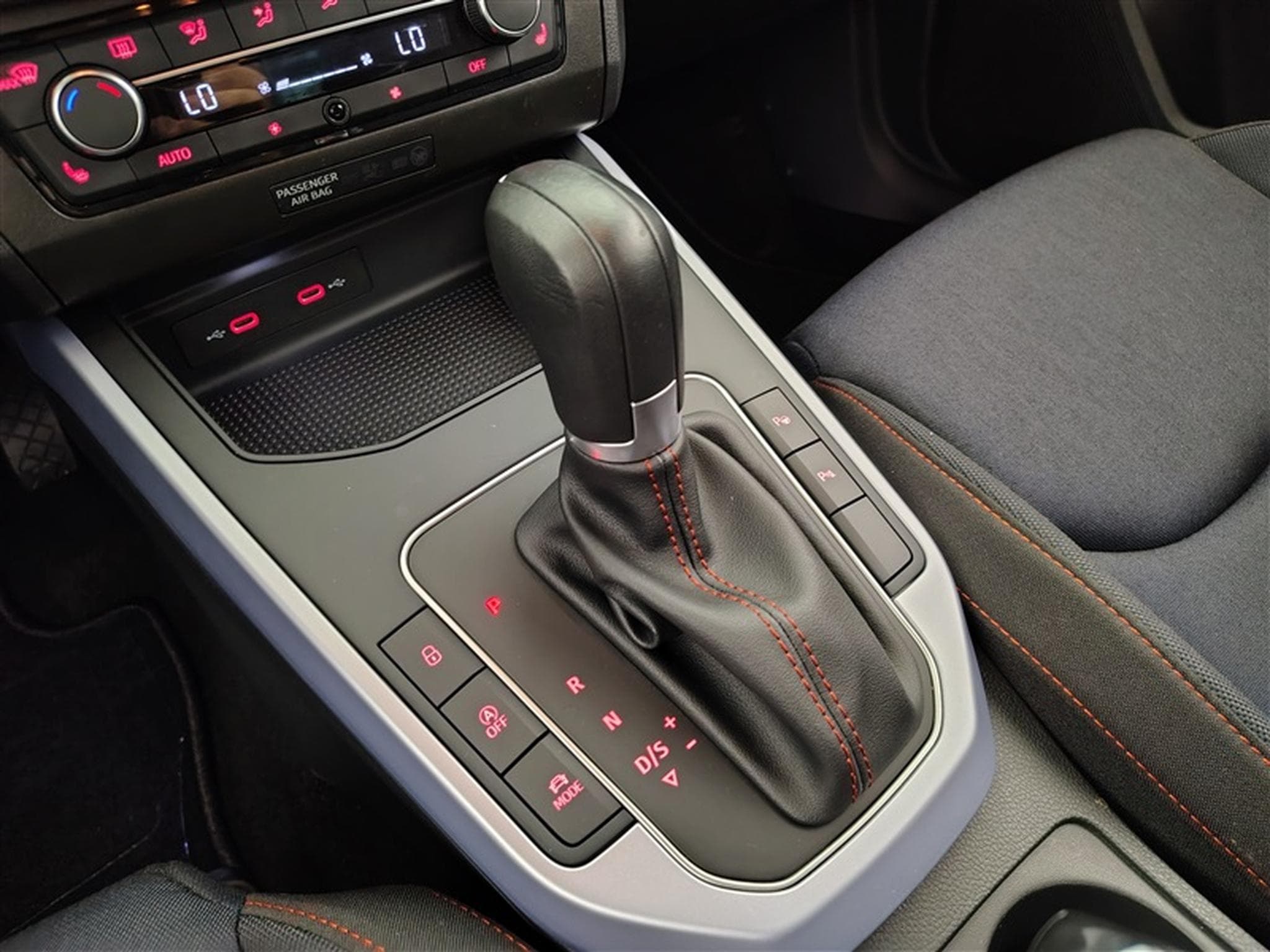 Seat Arona 1.0 TSI FR DSG  NAVI / CARPLAY / FULL LED (2024) - Photo 12