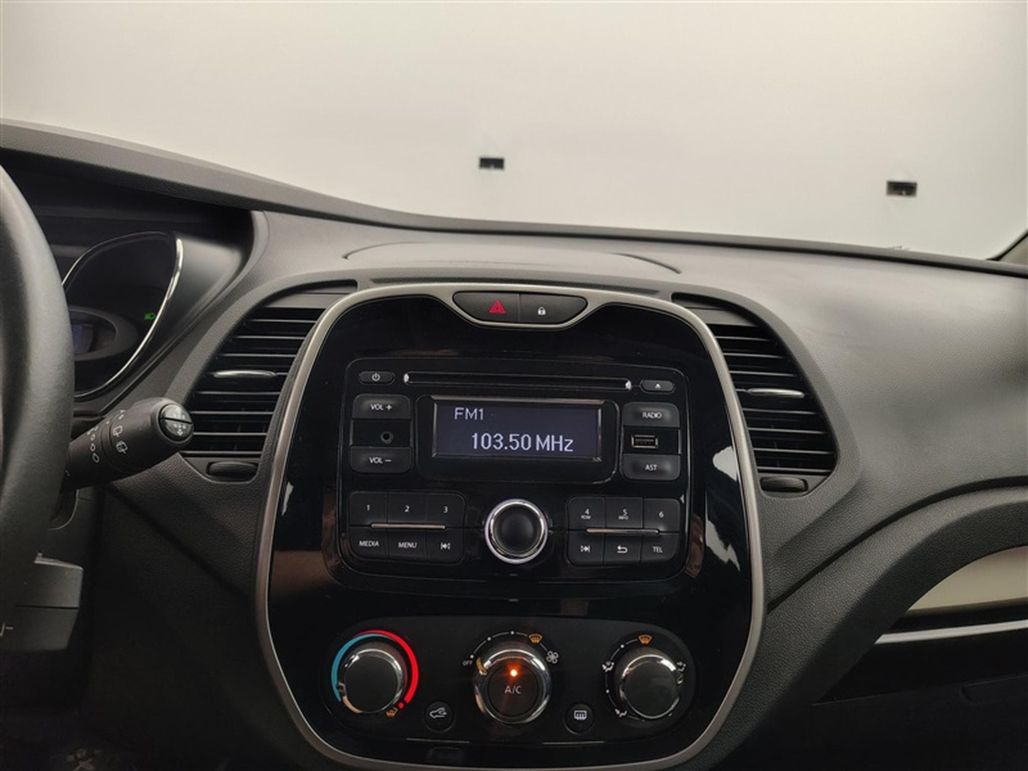 Renault Captur 0.9 TCe Energy Intens (2017) - Photo 11