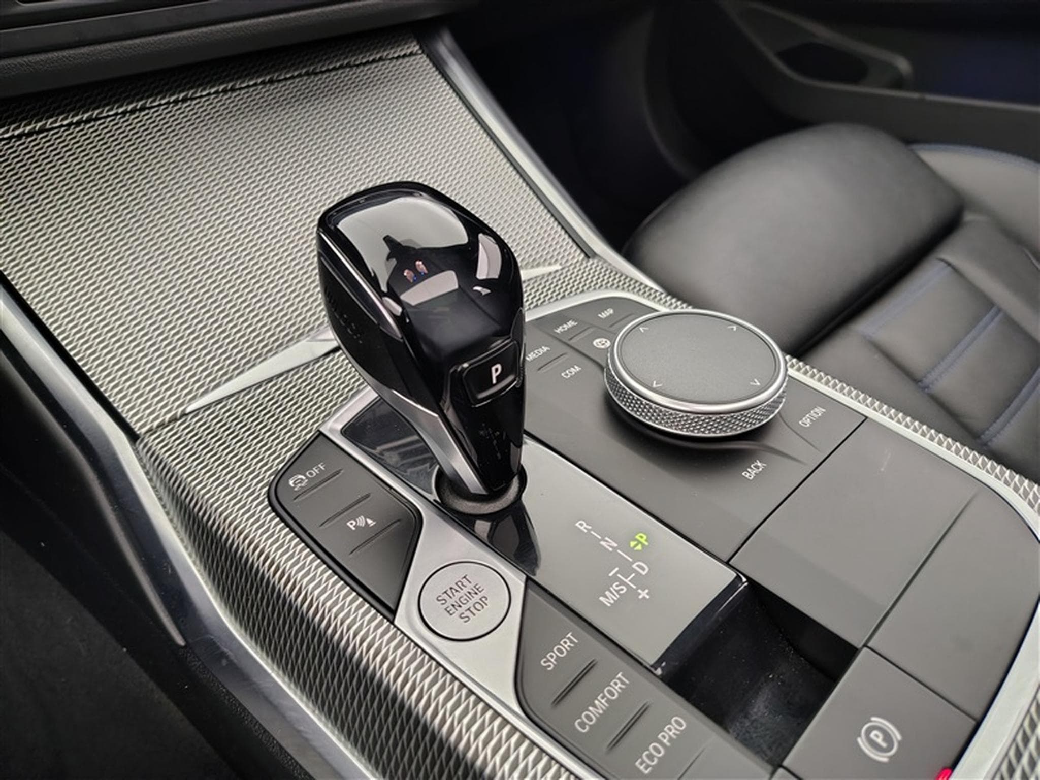 BMW 320 320 dA Pack M CUIR / NAVI / TO PANO / CARPLAY (2021) - Photo 12