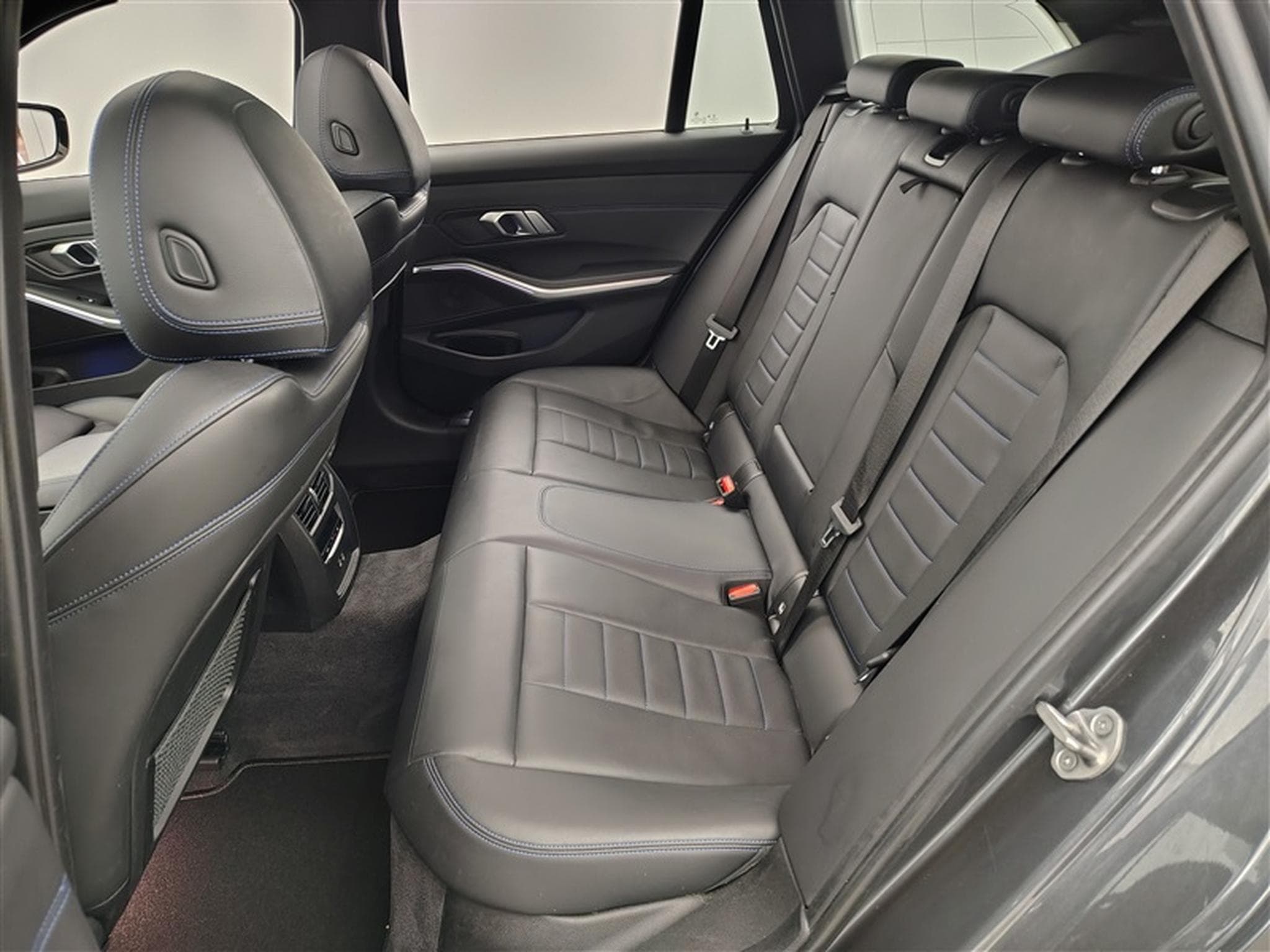 BMW 320 320 dA Pack M CUIR / NAVI / TO PANO / CARPLAY (2021) - Photo 13